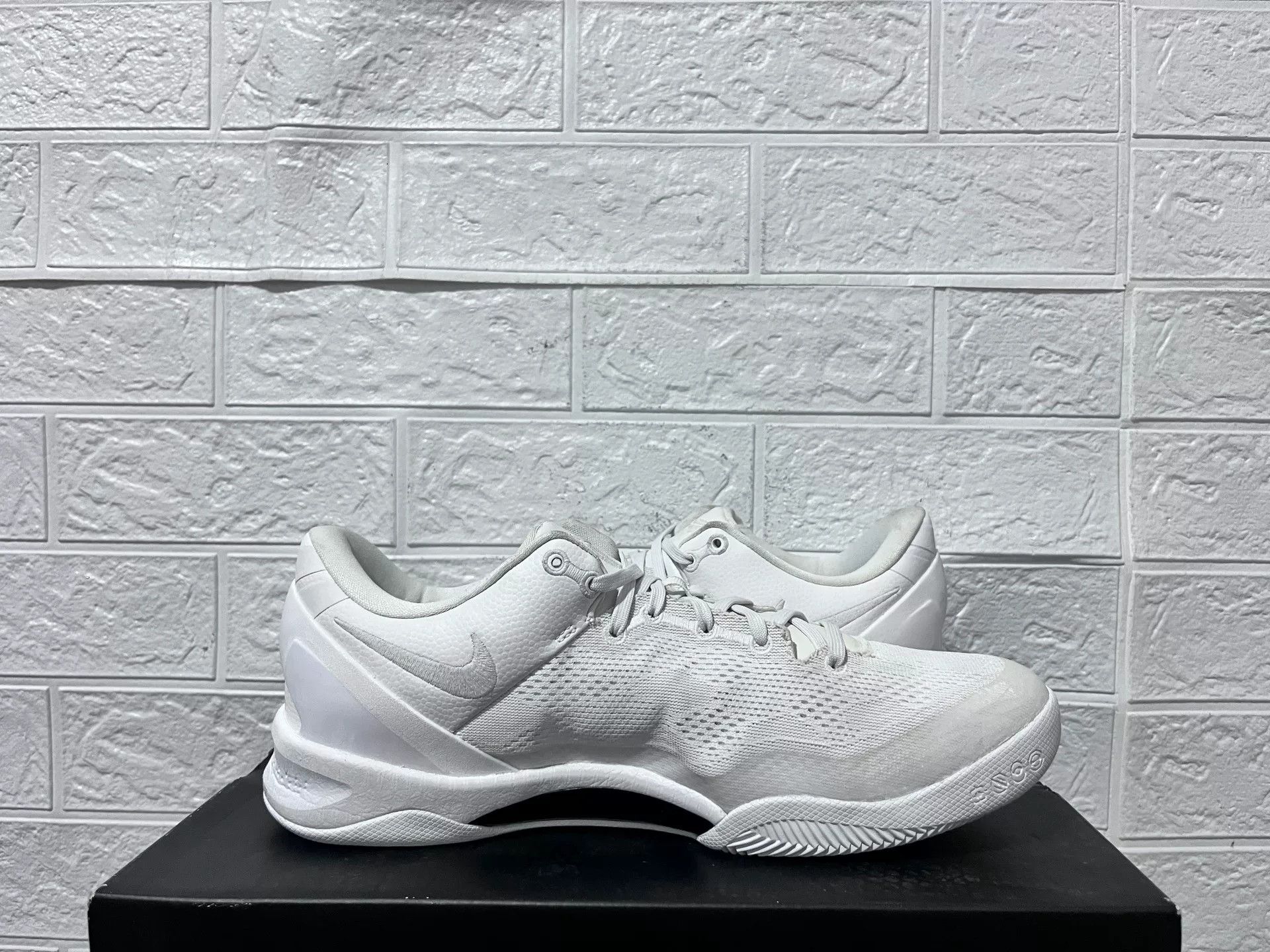 Nike Nike White Lowtop Sneakers 11 Men Size US 11 / EU 44 - 4 Thumbnail