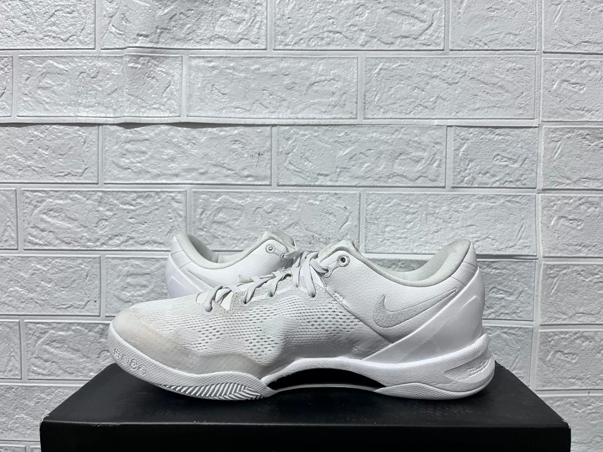 Nike Nike White Lowtop Sneakers 11 Men Size US 11 / EU 44 - 3 Thumbnail