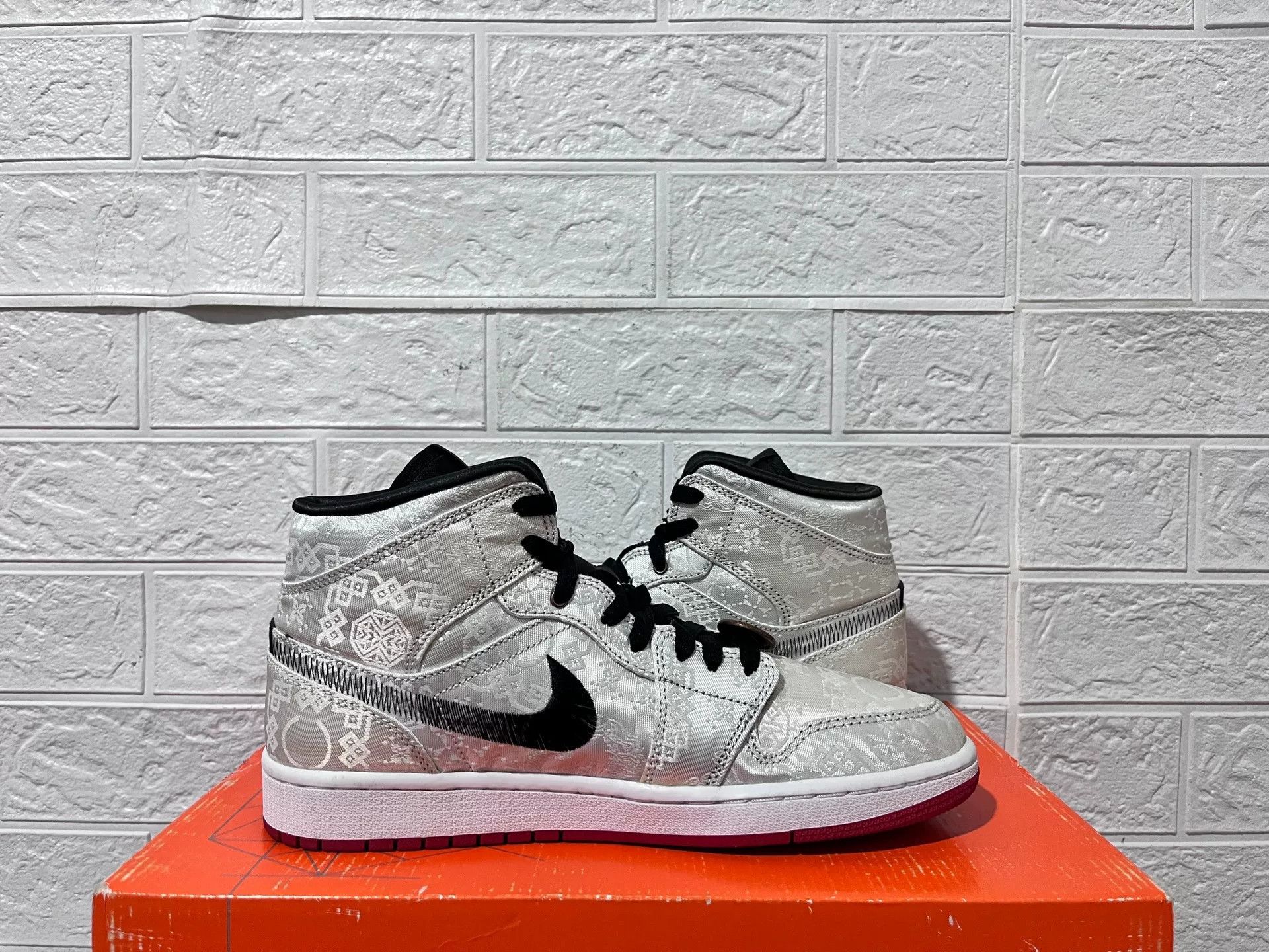 Nike Nike AJ1 White Lowtop Sneakers 9 Men Size US 9 / EU 42 - 4 Thumbnail