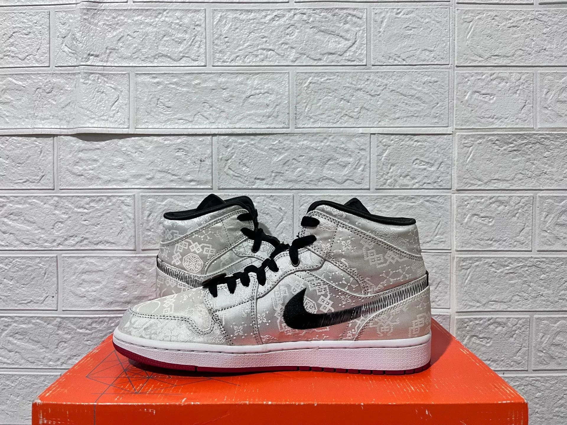 Nike Nike AJ1 White Lowtop Sneakers 9 Men Size US 9 / EU 42 - 3 Thumbnail