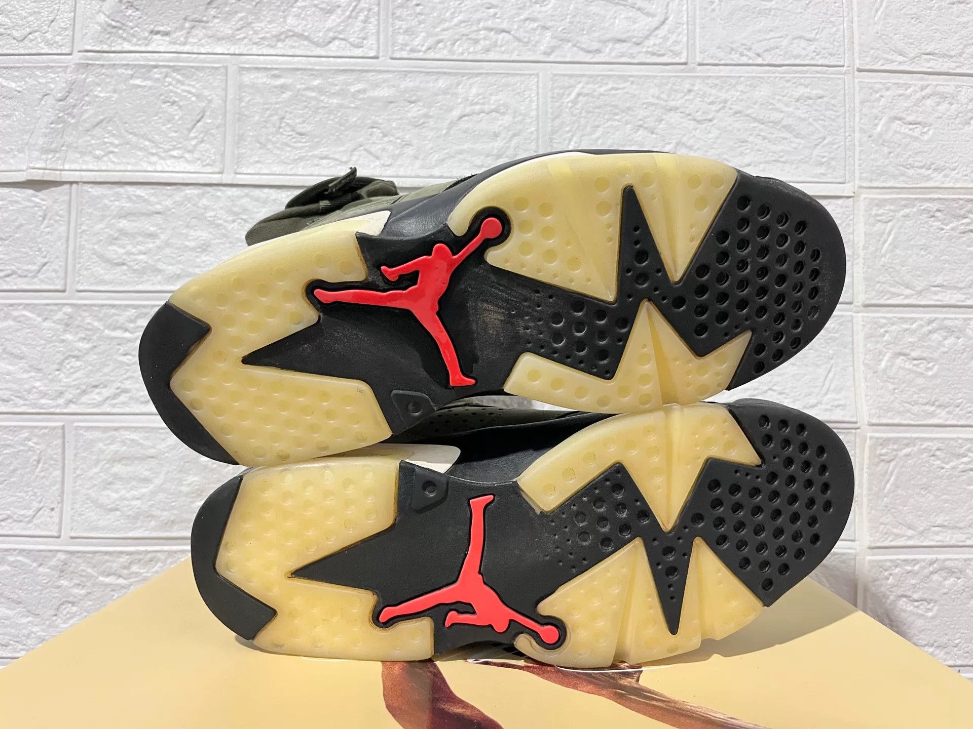 Nike Nike AJ6 Green Lowtop Sneakers 9 Men Size US 9 / EU 42 - 7 Thumbnail