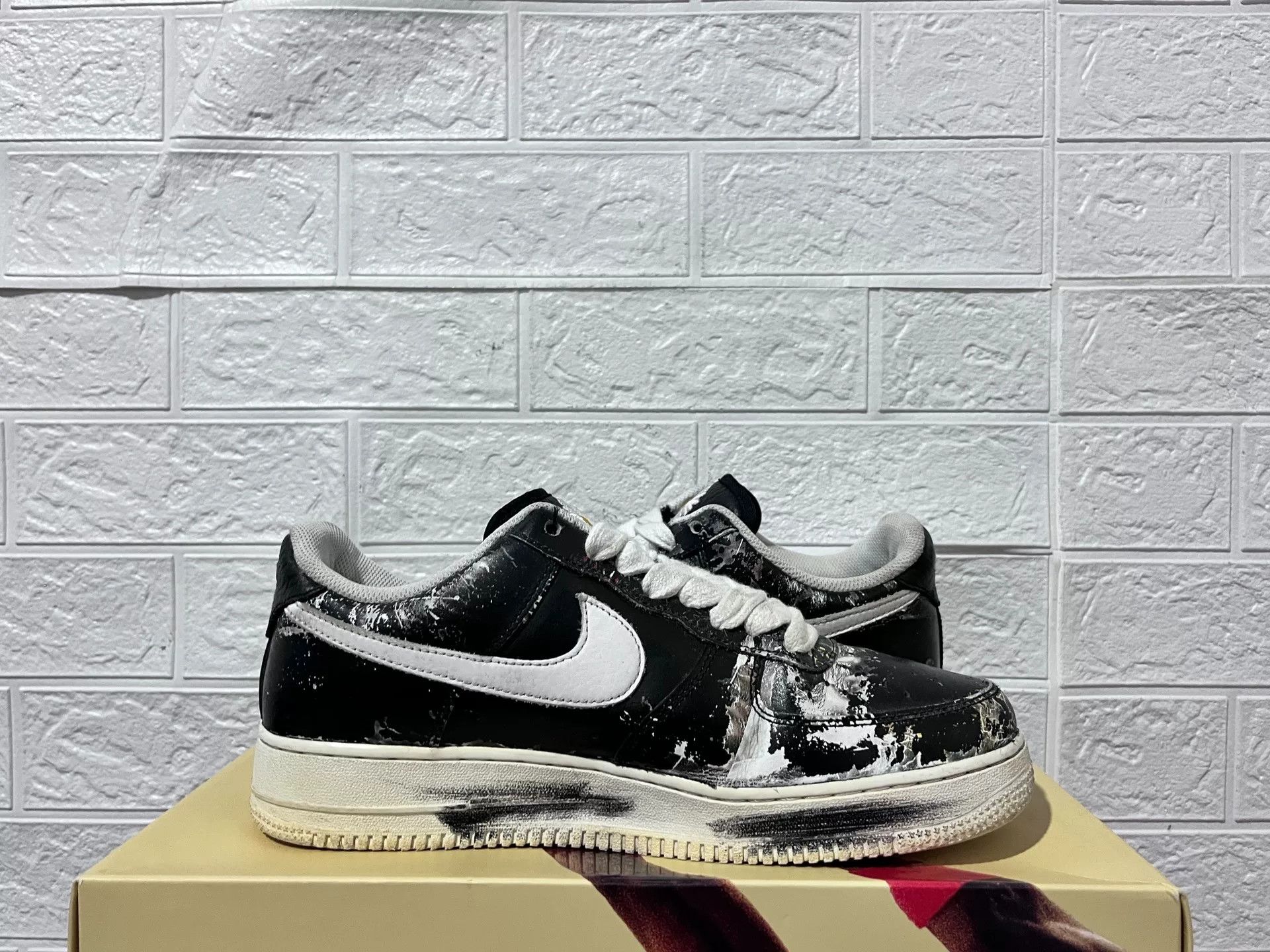 Nike Nike AF1 Black Lowtop Sneakers 11 Men Size US 11 / EU 44 - 4 Thumbnail