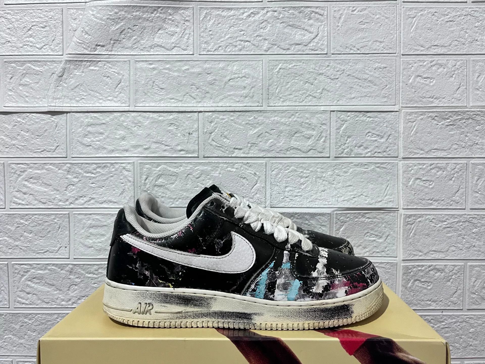 Nike Nike AF1 Black Lowtop Sneakers 11 Men Size US 11 / EU 44 - 2 Thumbnail