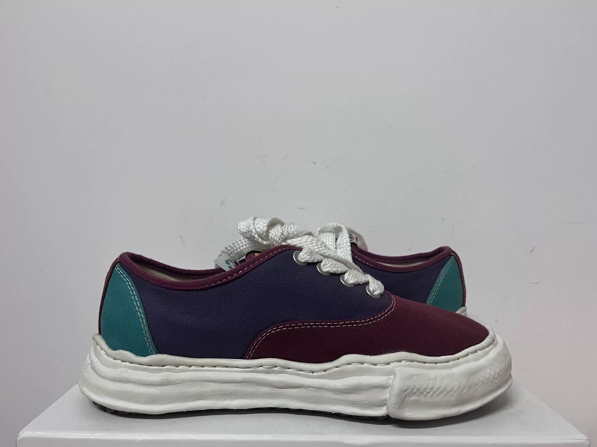 Bottega Veneta Bottega Veneta Retro Orange Lowtop Sneakers 9 Men Size US 9 / EU 42 - 4 Thumbnail