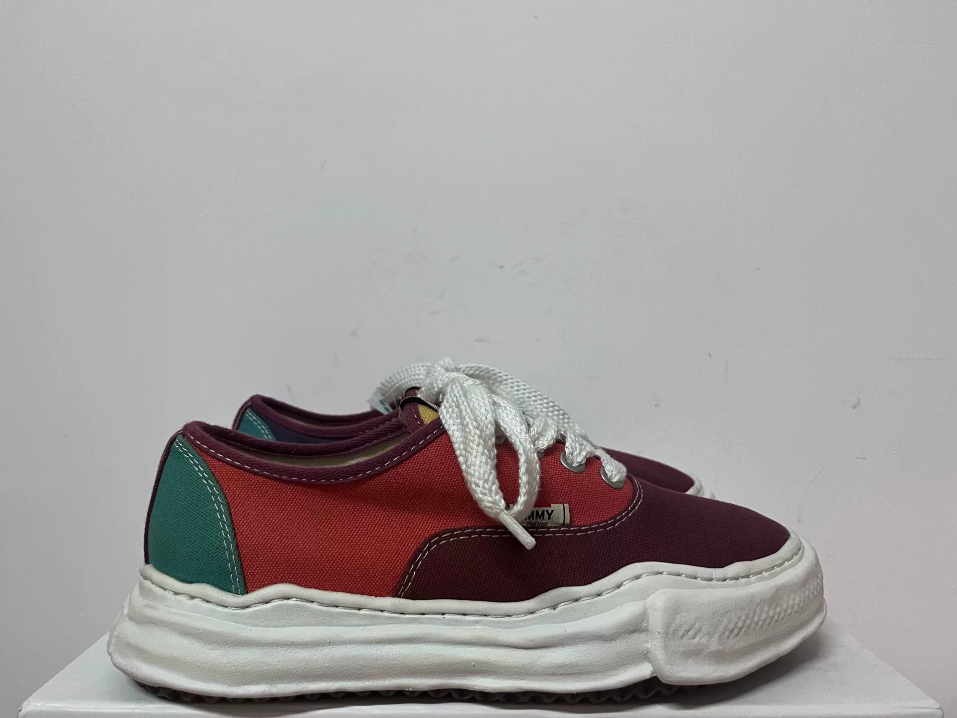 Bottega Veneta Bottega Veneta Retro Orange Lowtop Sneakers 9 Men Size US 9 / EU 42 - 2 Thumbnail