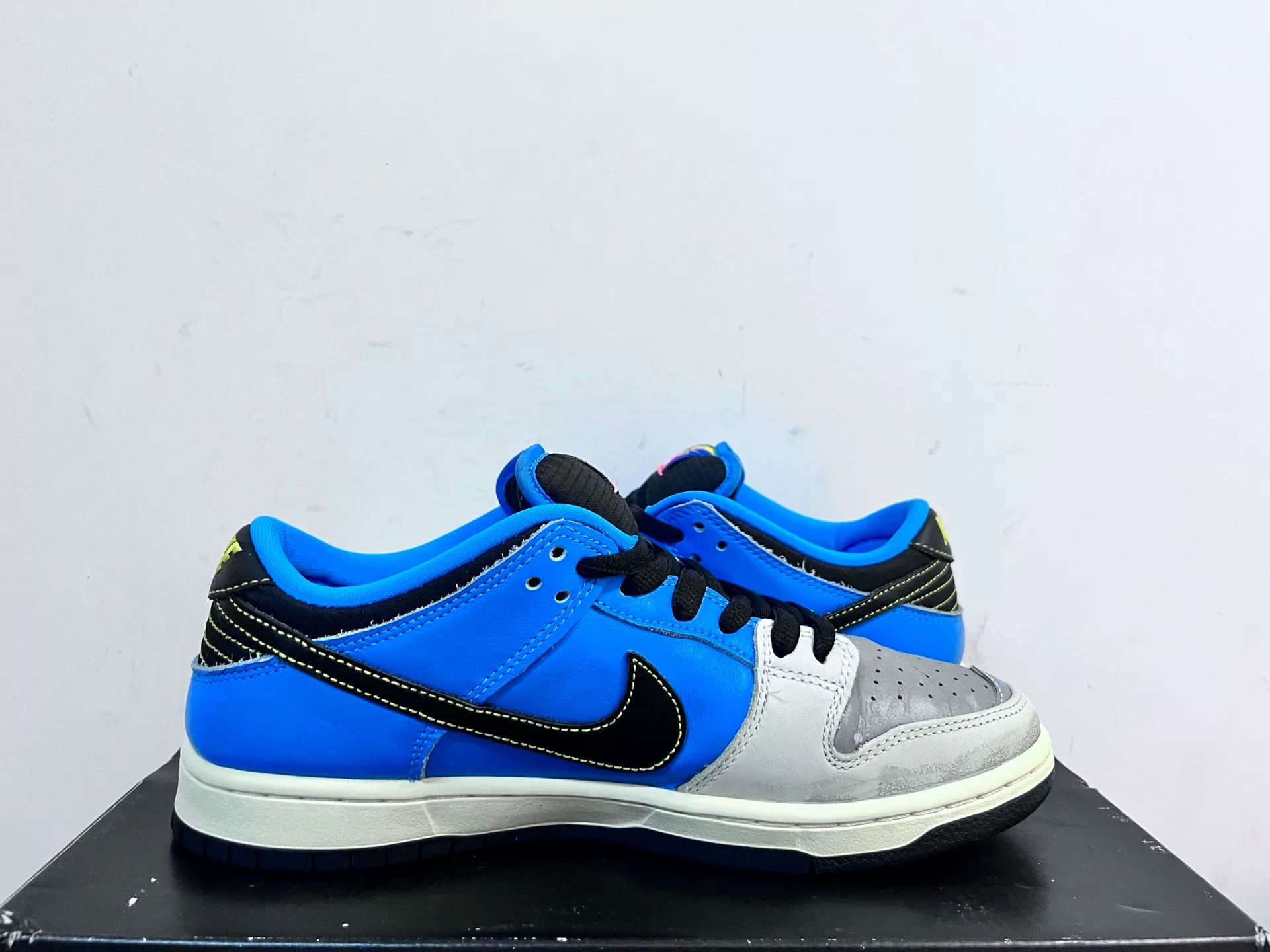 Nike Nike DUNK SB Green Lowtop Sneakers 9 Men Size US 9 / EU 42 - 4 Thumbnail