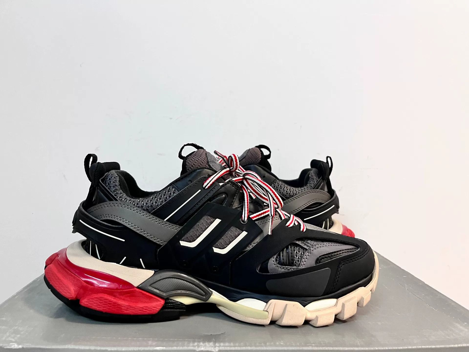 Balenciaga Balenciaga Black Lowtop Sneakers 7 Men Size US 7 / EU 40 - 4 Thumbnail