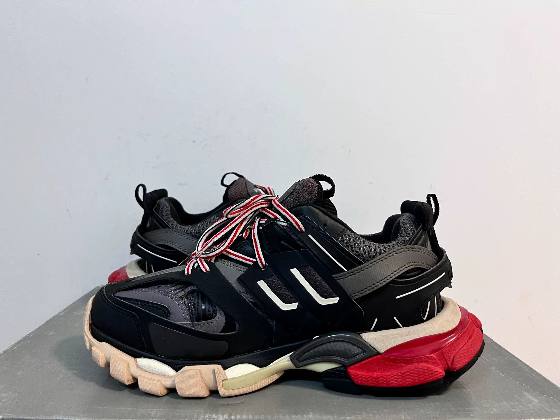 Balenciaga Balenciaga Black Lowtop Sneakers 7 Men Size US 7 / EU 40 - 3 Thumbnail