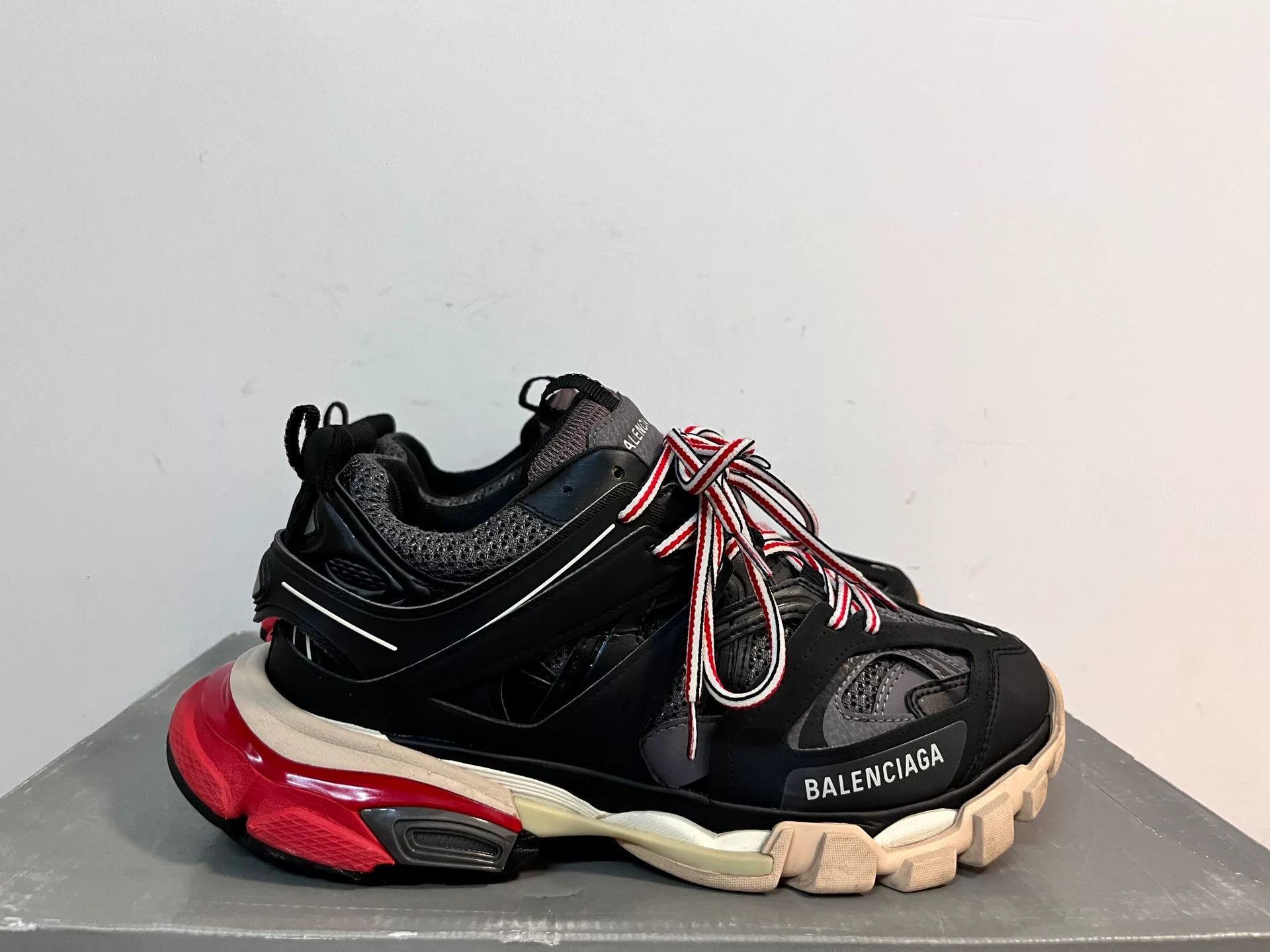 Balenciaga Balenciaga Black Lowtop Sneakers 7 Men Size US 7 / EU 40 - 2 Thumbnail
