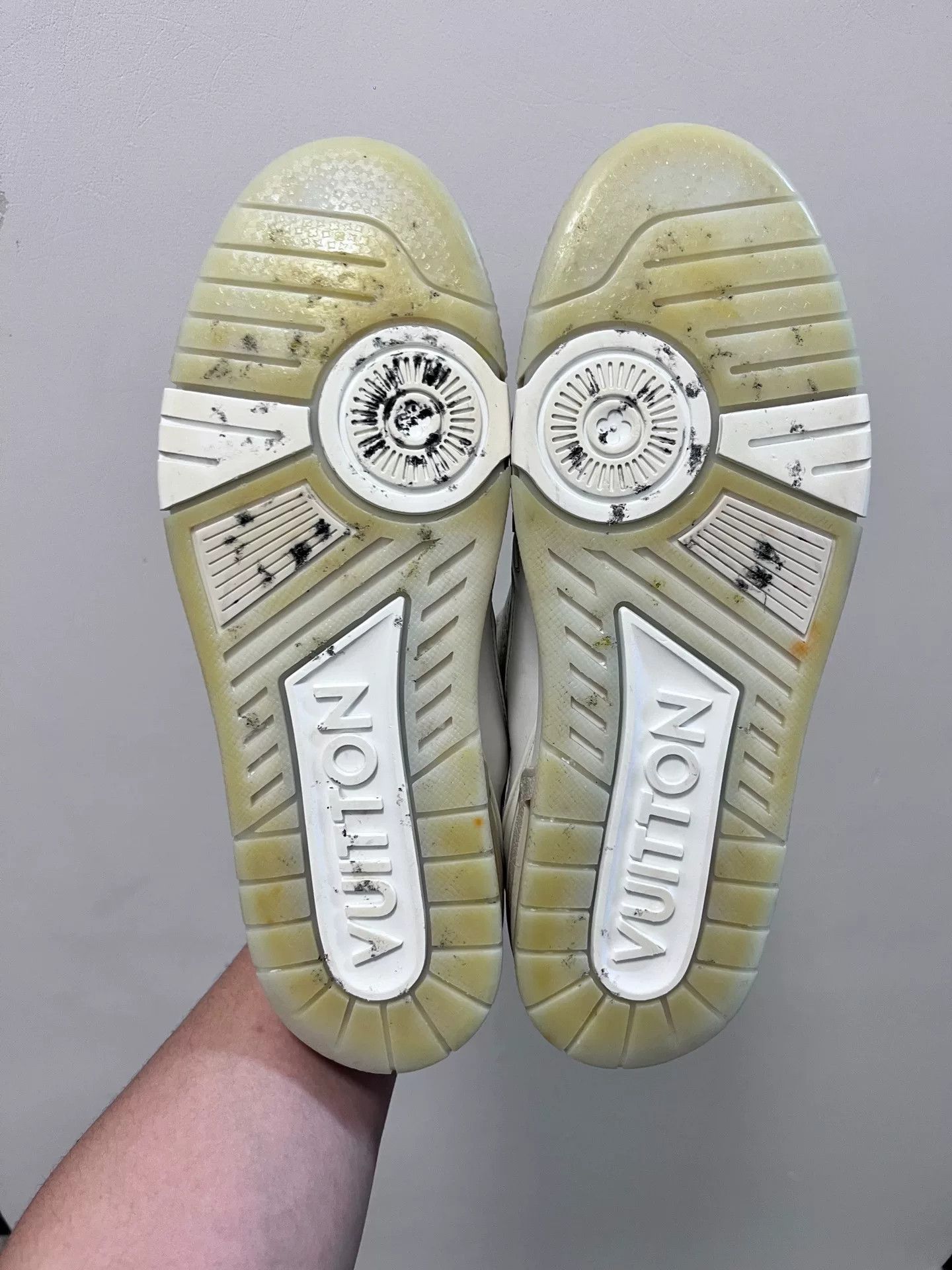 Louis Vuitton Louis Vuitton Training White Lowtop Sneakers 8 Men Size US 8 / EU 41 - 7 Thumbnail