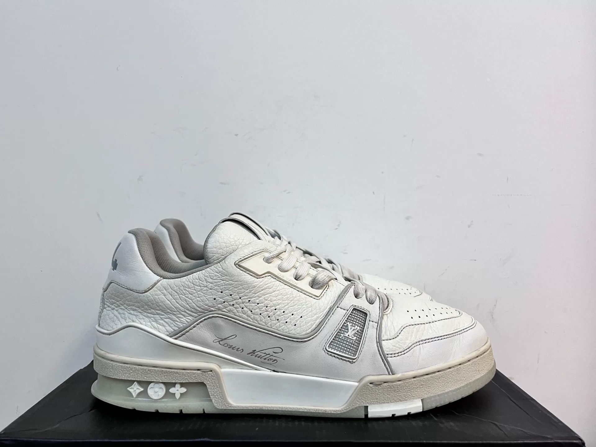 Louis Vuitton Louis Vuitton Training White Lowtop Sneakers 8 Men Size US 8 / EU 41 - 2 Thumbnail