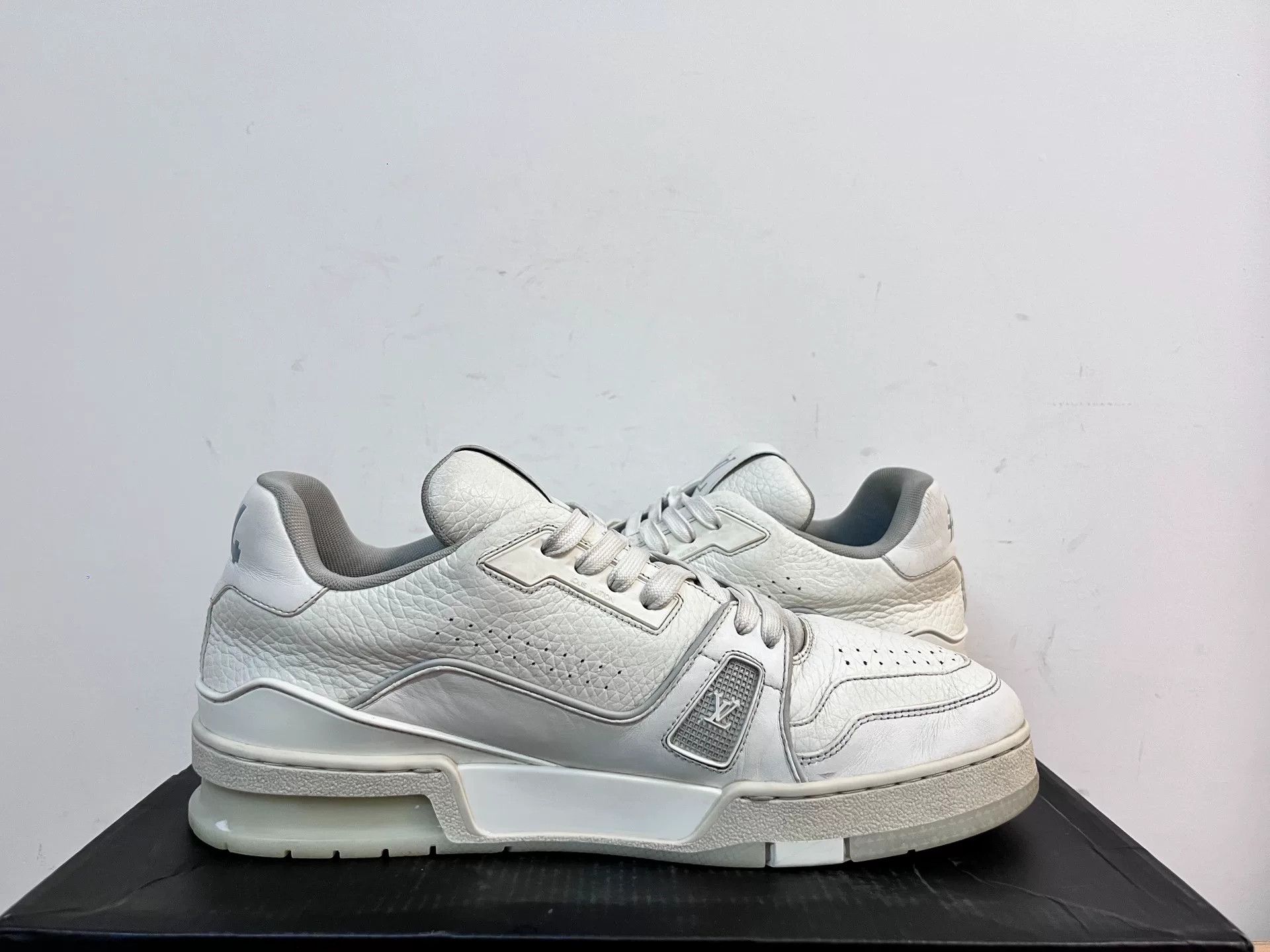 Louis Vuitton Louis Vuitton Training White Lowtop Sneakers 8 Men Size US 8 / EU 41 - 4 Thumbnail