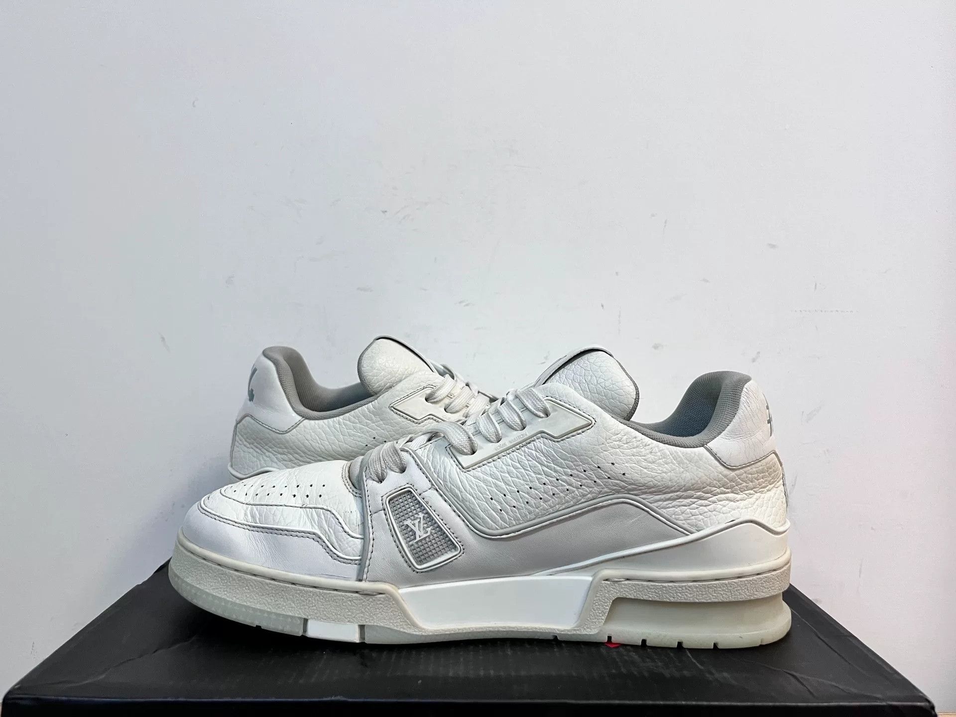 Louis Vuitton Louis Vuitton Training White Lowtop Sneakers 8 Men Size US 8 / EU 41 - 3 Thumbnail