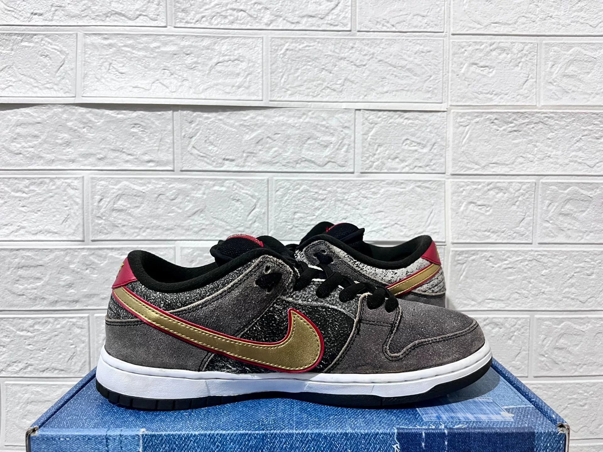 Nike Nike DUNK SB Lowtop Sneakers 11 Men Size US 11 / EU 44 - 4 Thumbnail