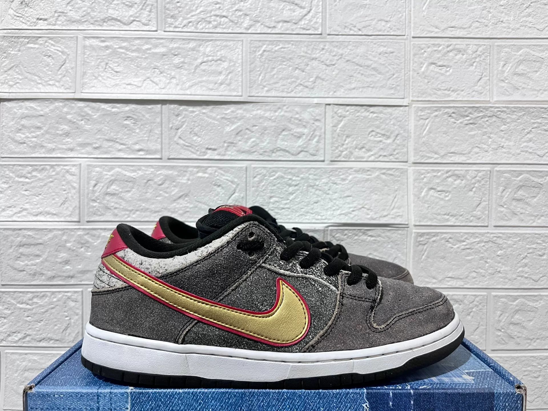 Nike Nike DUNK SB Lowtop Sneakers 11 Men Size US 11 / EU 44 - 2 Thumbnail