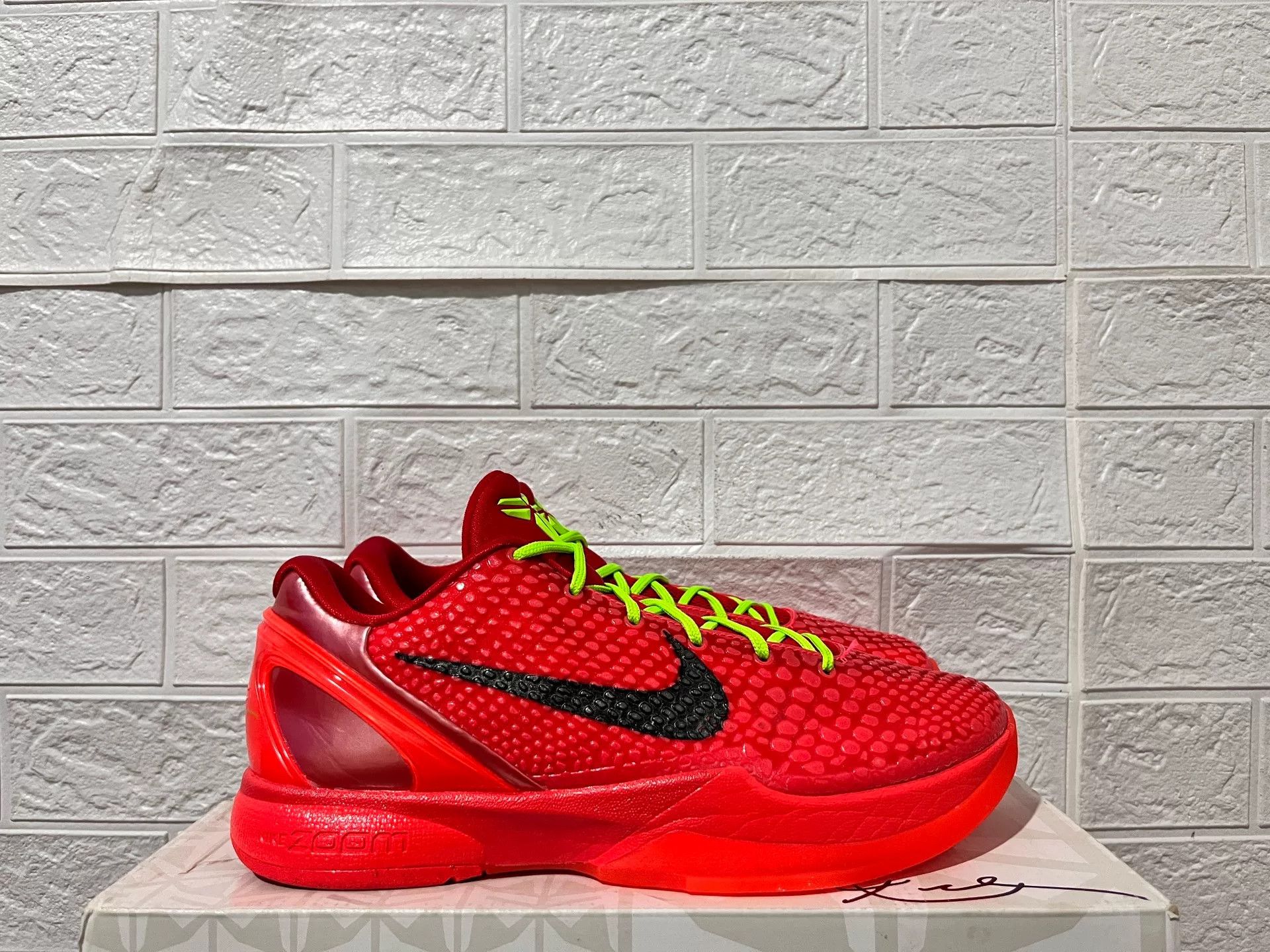 Nike Nike Red Lowtop Sneakers 10 Men Size US 10 / EU 43 - 2 Thumbnail