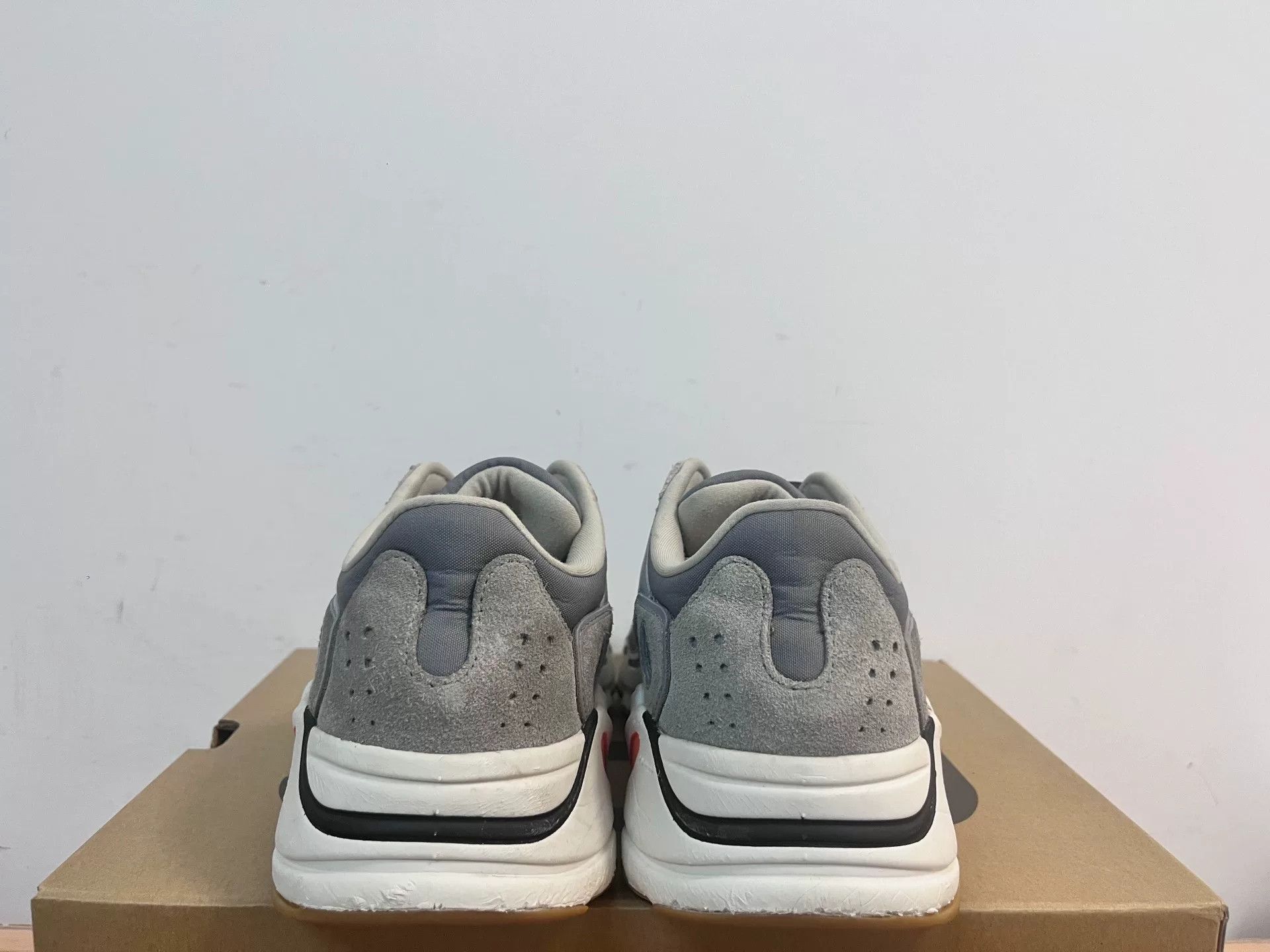 Adidas Adidas YEEZY700 Lowtop Sneakers 5.5 Men Size US 5.5 / EU 38 - 6 Thumbnail