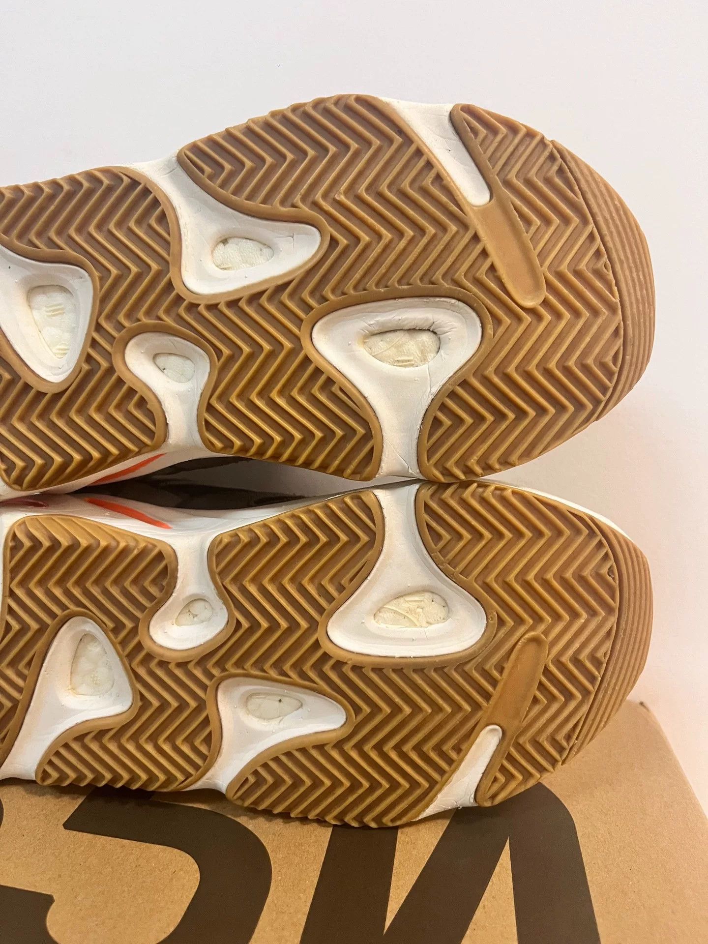 Adidas Adidas YEEZY700 Lowtop Sneakers 5.5 Men Size US 5.5 / EU 38 - 9 Thumbnail