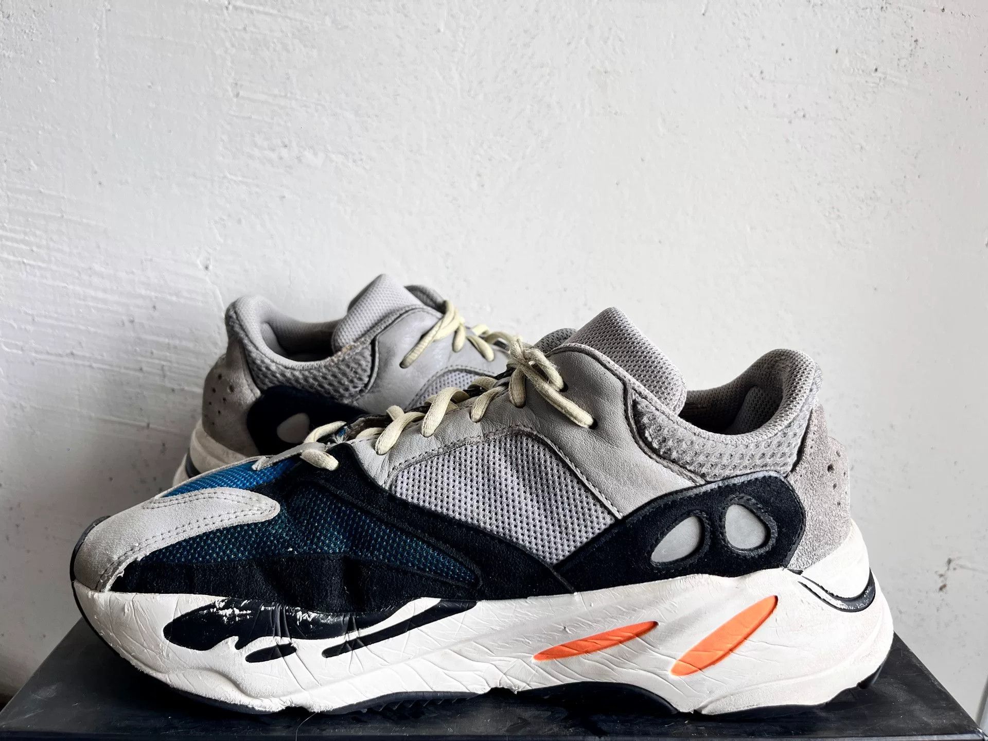 Adidas Adidas YEEZY700 Green Lowtop Sneakers 11 Men Size US 11 / EU 44 - 3 Thumbnail