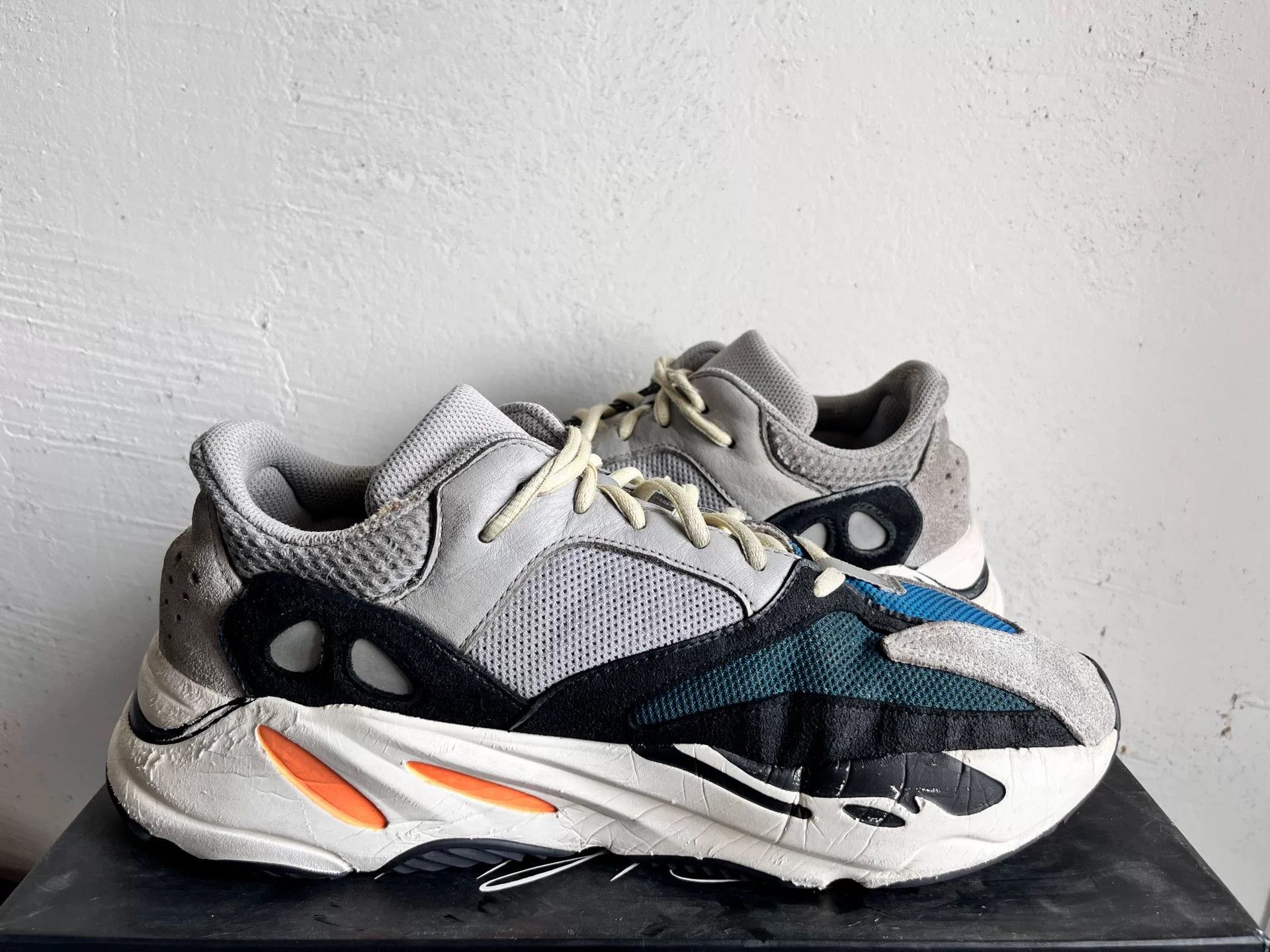 Adidas Adidas YEEZY700 Green Lowtop Sneakers 11 Men Size US 11 / EU 44 - 4 Thumbnail
