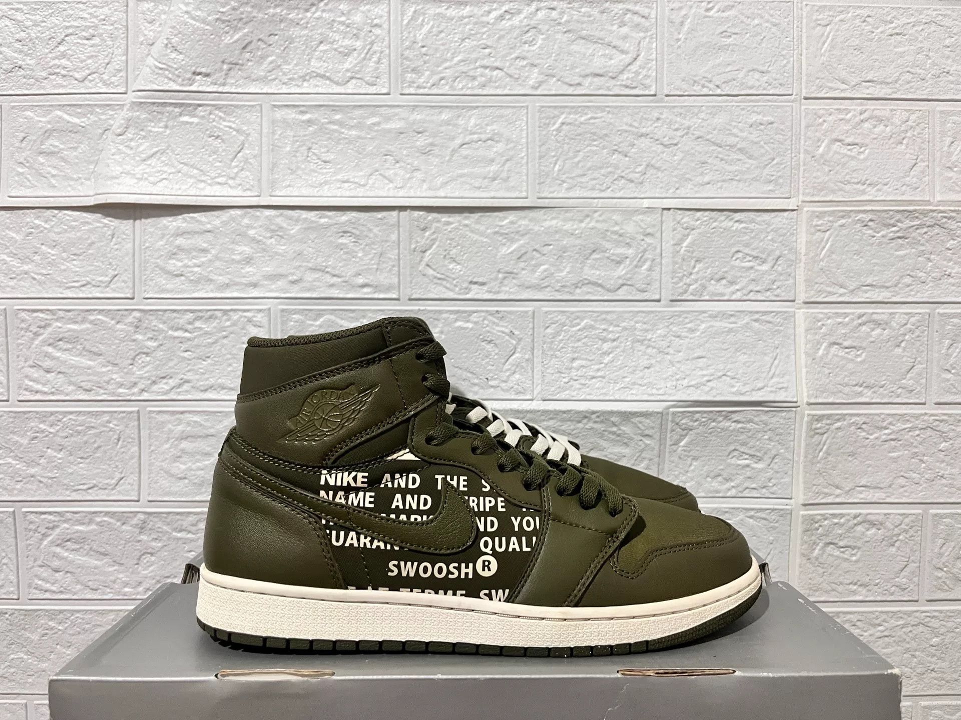 Nike Nike AJ1 Green Lowtop Sneakers 11 Men Size US 11 / EU 44 - 2 Thumbnail