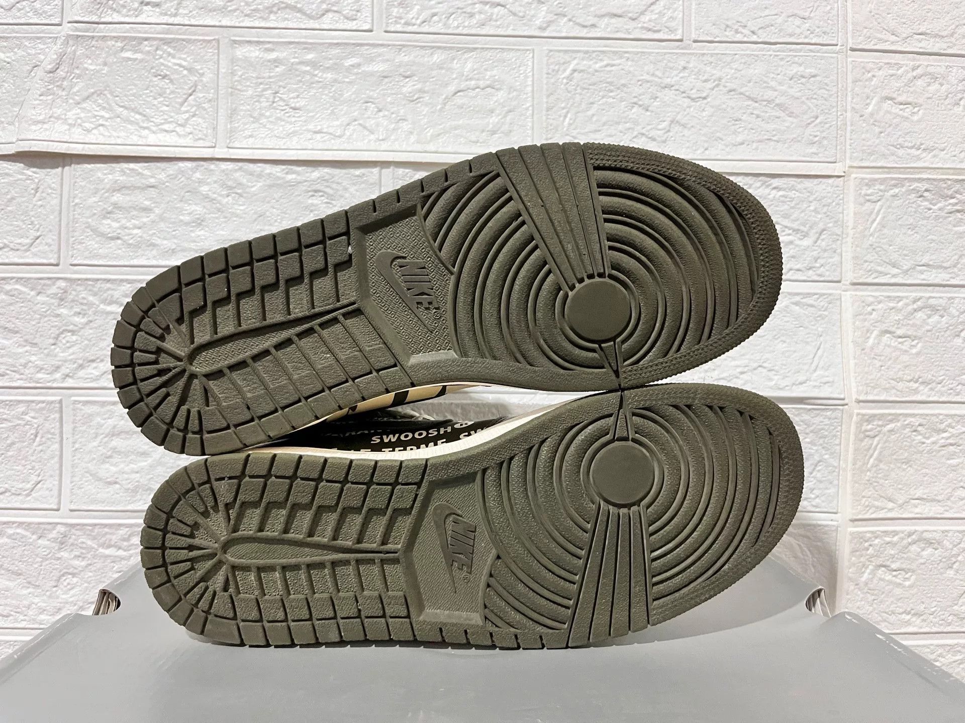 Nike Nike AJ1 Green Lowtop Sneakers 11 Men Size US 11 / EU 44 - 7 Thumbnail