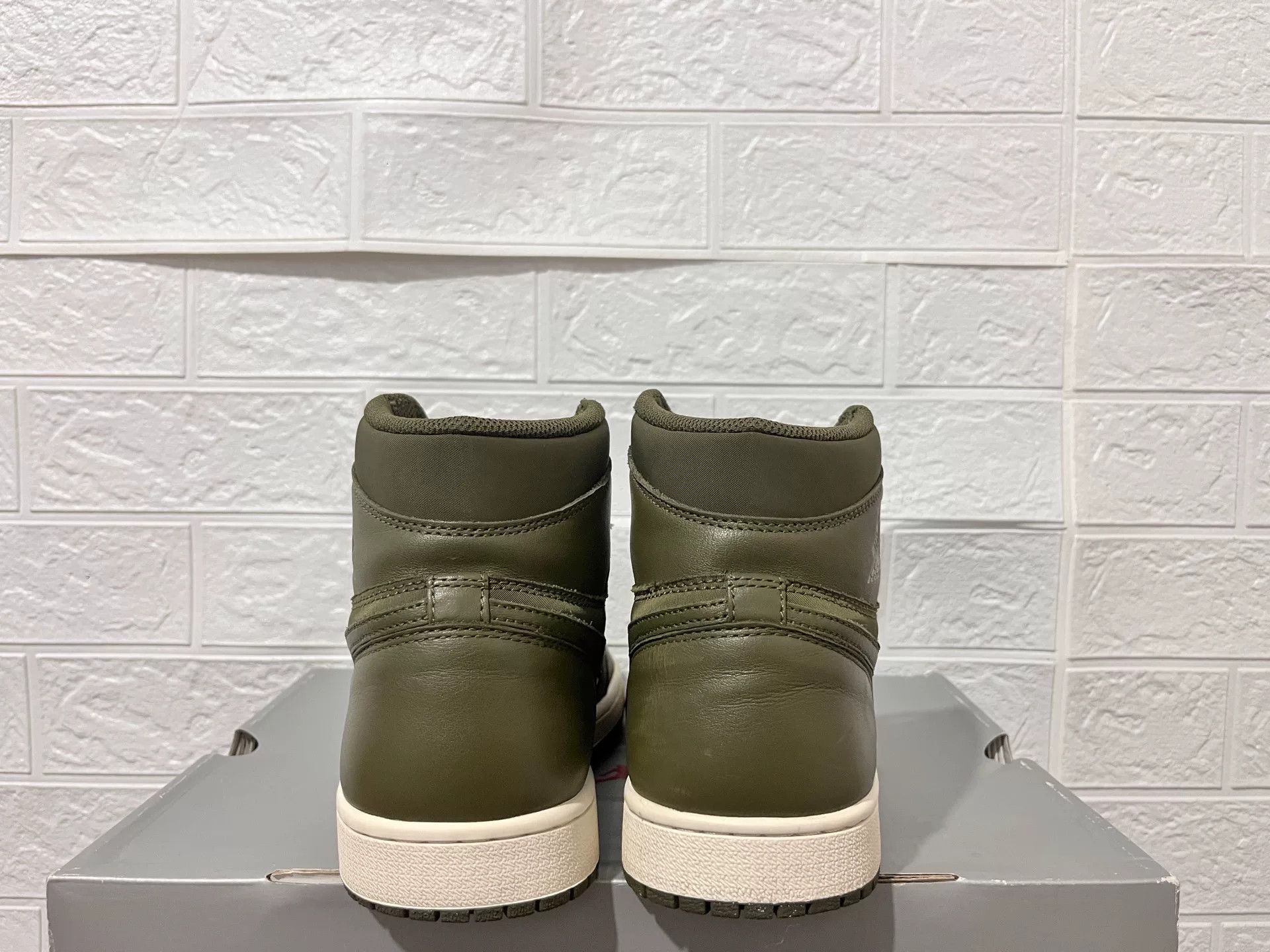 Nike Nike AJ1 Green Lowtop Sneakers 11 Men Size US 11 / EU 44 - 6 Thumbnail