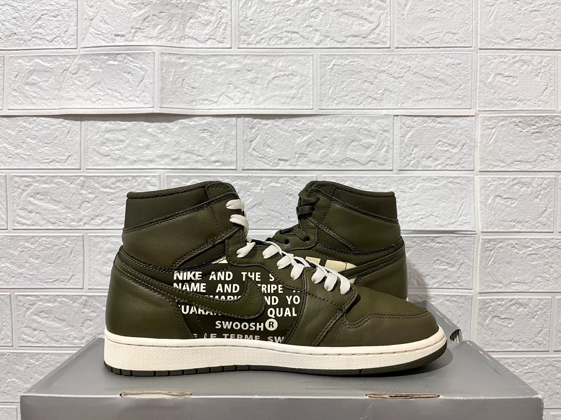 Nike Nike AJ1 Green Lowtop Sneakers 11 Men Size US 11 / EU 44 - 4 Thumbnail