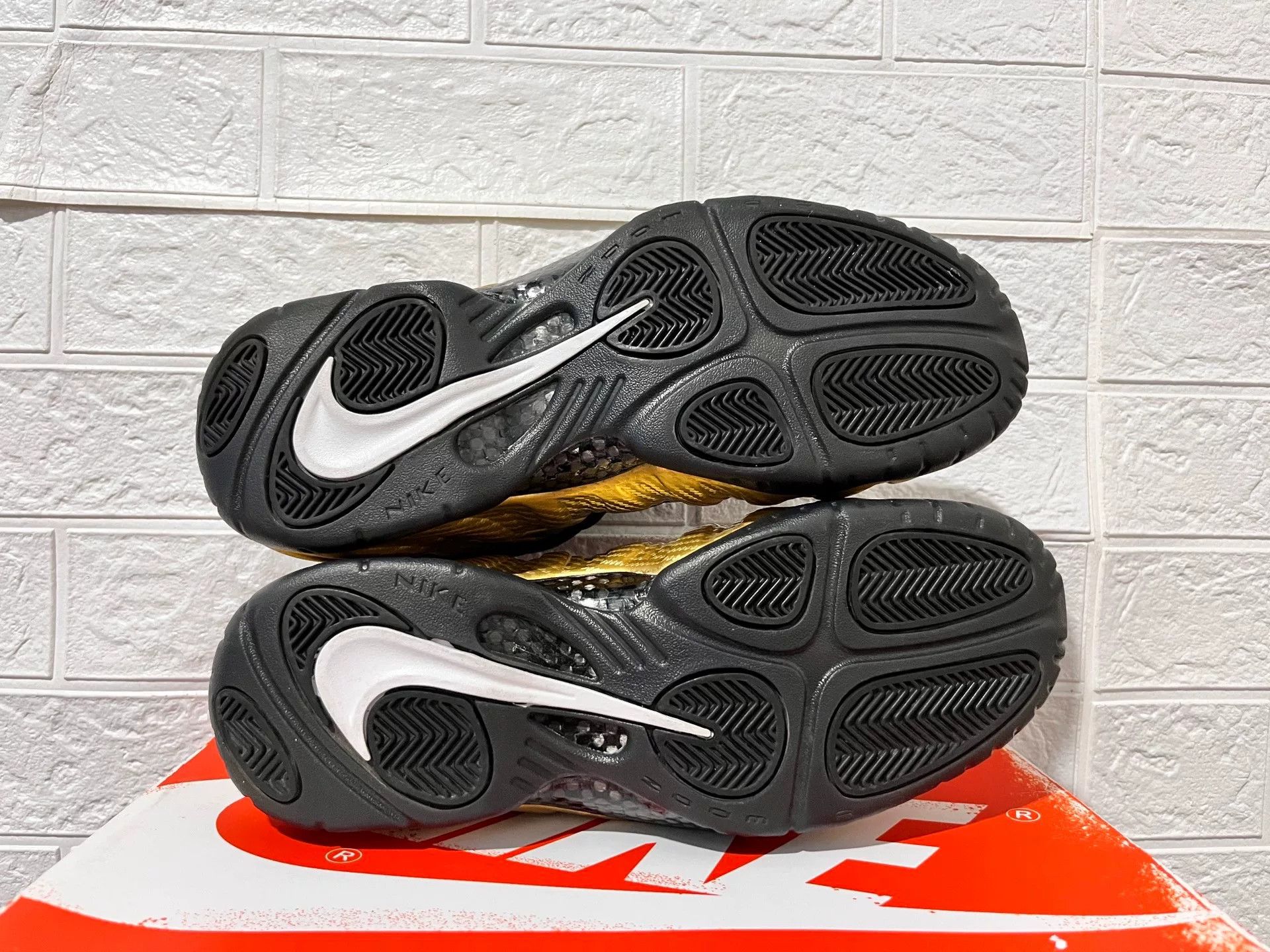 Nike Nike Black Lowtop Sneakers 12 Men Size US 12 / EU 45 - 7 Thumbnail