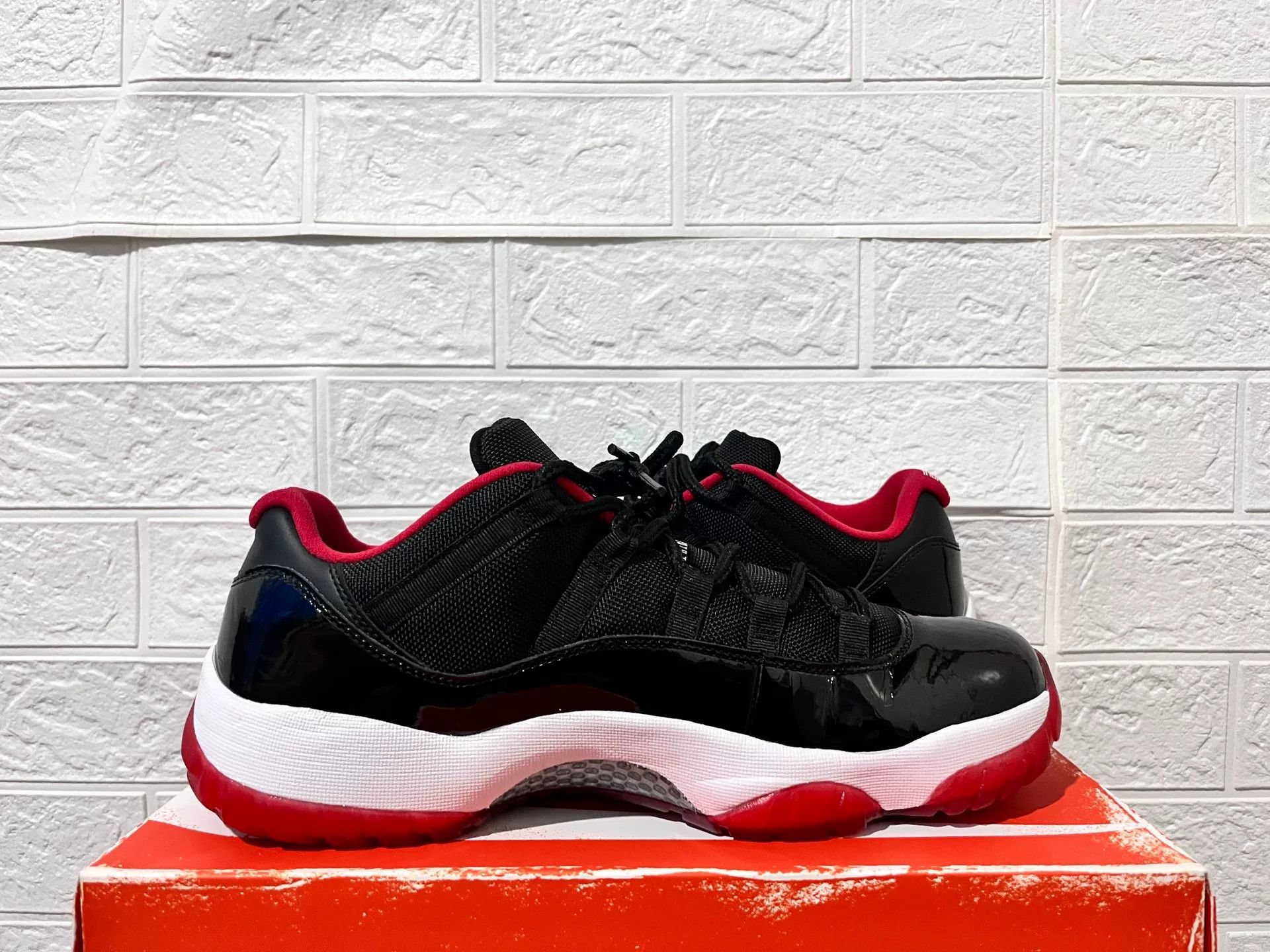 Nike Nike AJ11 Black Lowtop Sneakers 13 Men Size US 13 / EU 46 - 4 Thumbnail