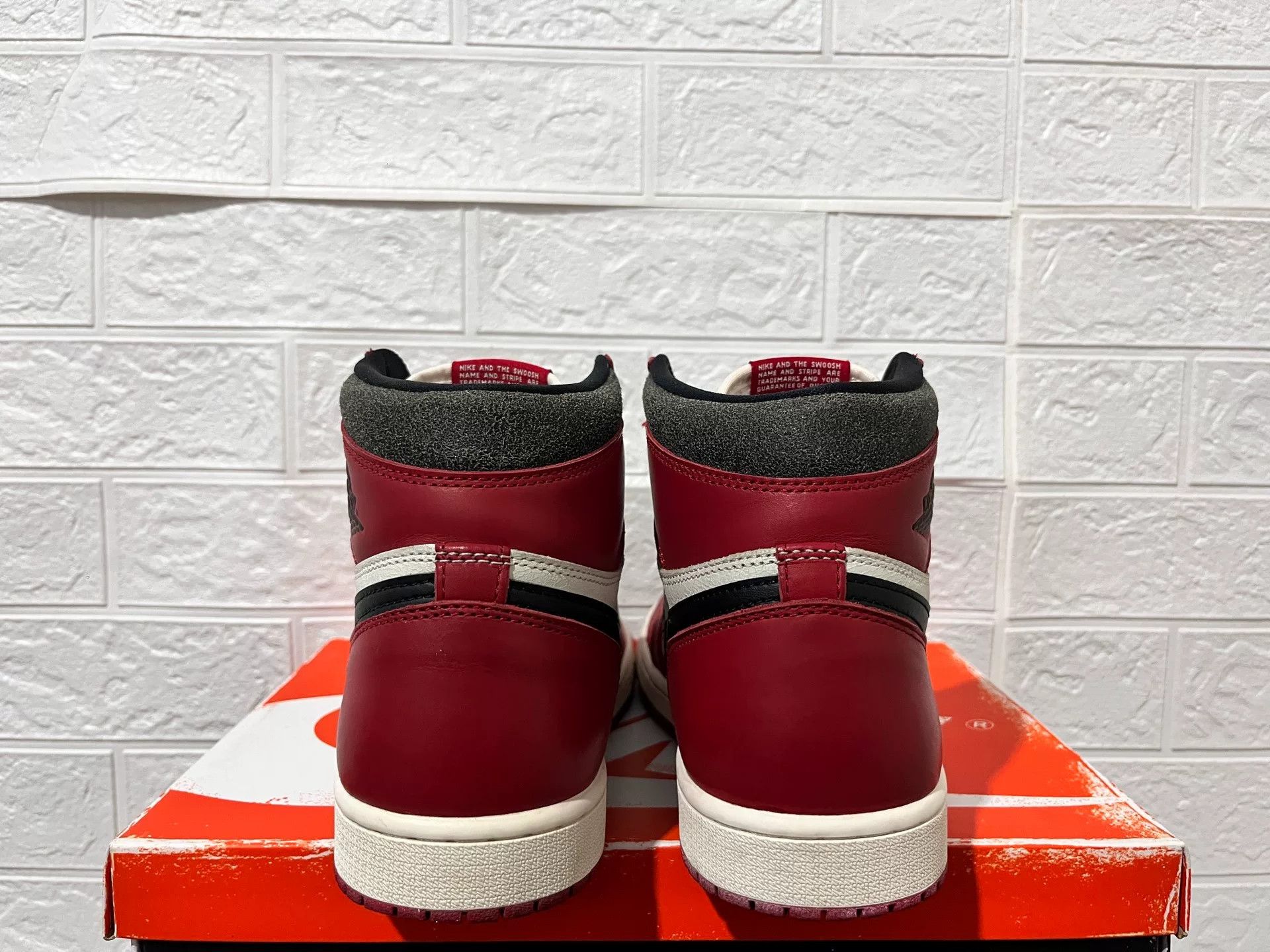 Nike Nike AJ1 Red Hitop Sneakers 11 Men Size US 11 / EU 44 - 6 Thumbnail