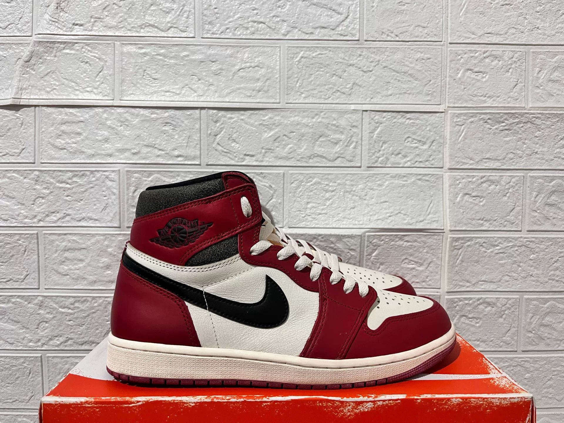 Nike Nike AJ1 Red Hitop Sneakers 11 Men Size US 11 / EU 44 - 2 Thumbnail