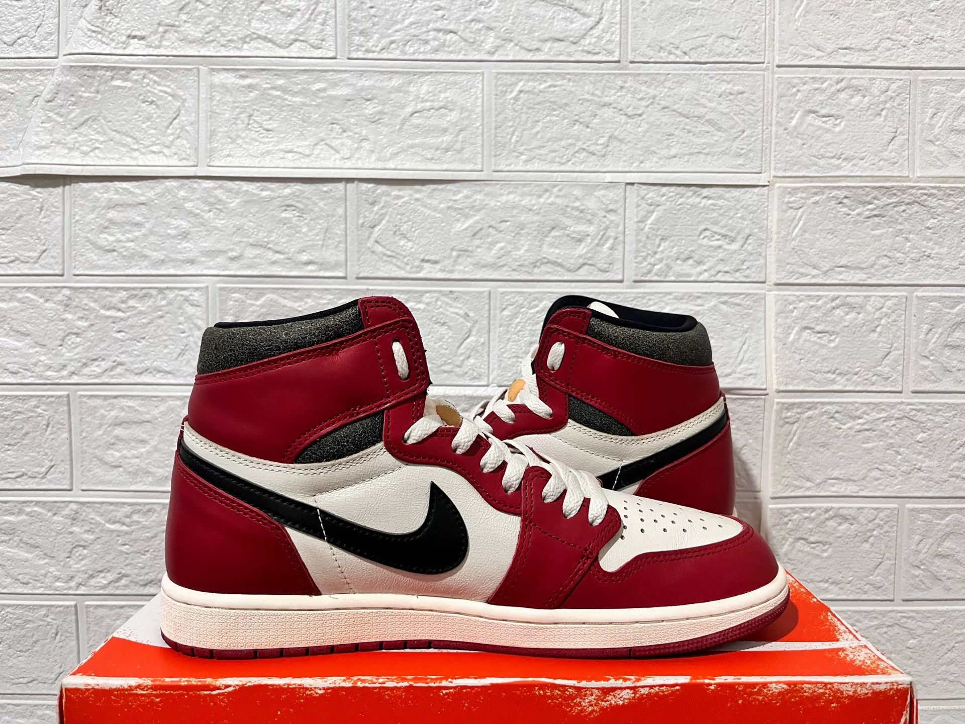 Nike Nike AJ1 Red Hitop Sneakers 11 Men Size US 11 / EU 44 - 4 Thumbnail