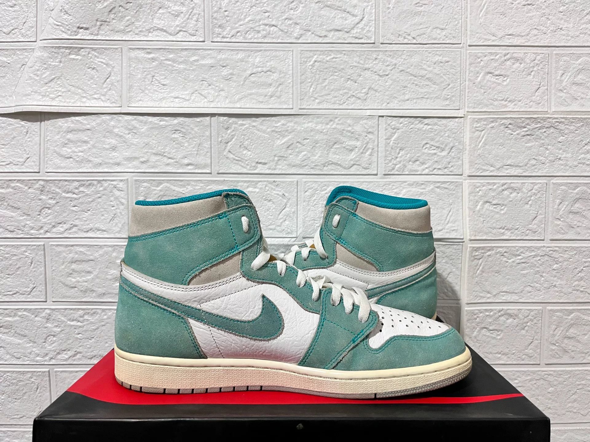 Nike Nike AJ1 Green Hitop Sneakers 11 Men Size US 11 / EU 44 - 4 Thumbnail