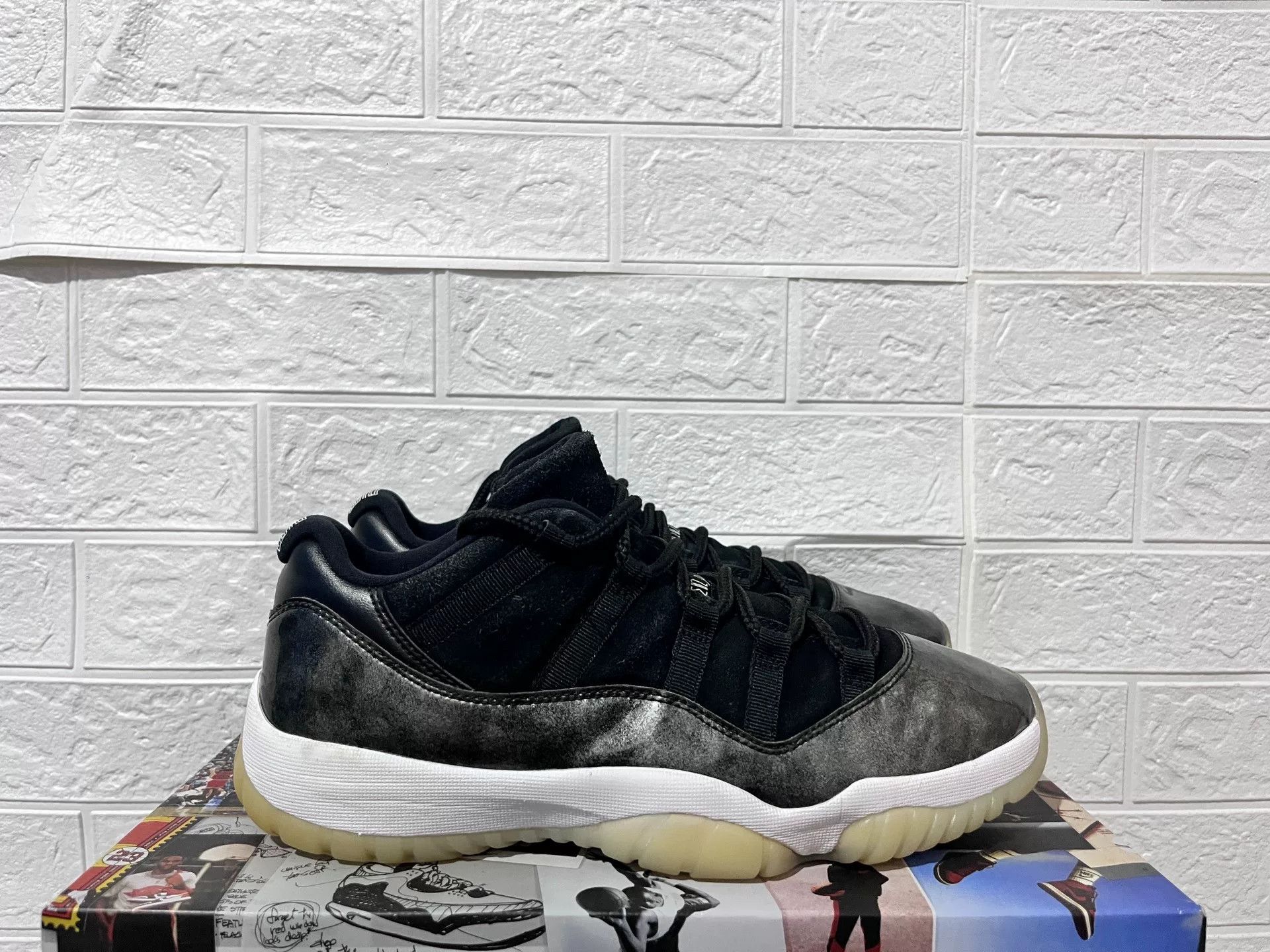 Nike Nike AJ11 Lowtop Sneakers 11 Men Size US 11 / EU 44 - 2 Thumbnail
