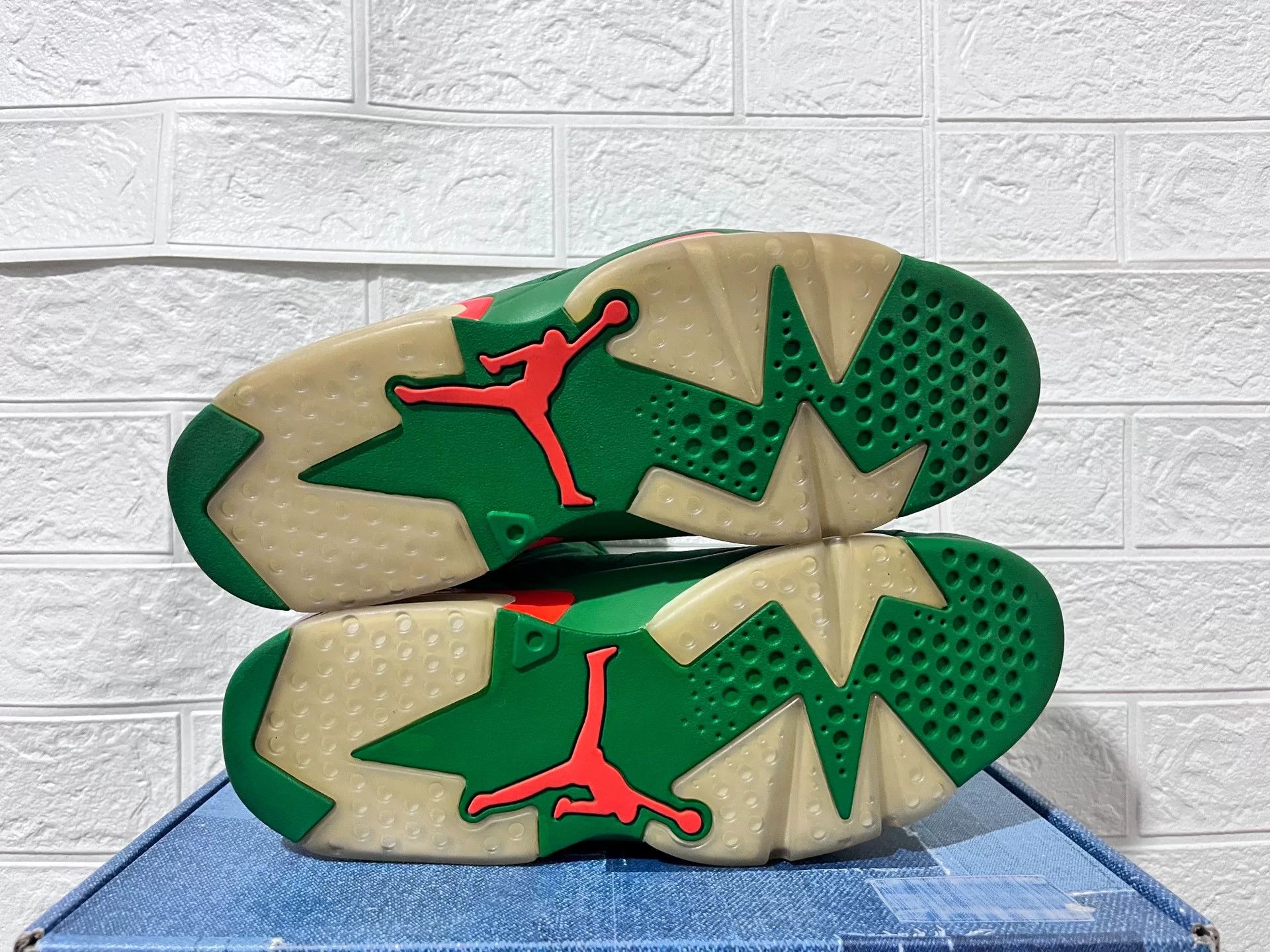 Nike Nike AJ6 Green Lowtop Sneakers 11 Men Size US 11 / EU 44 - 7 Thumbnail