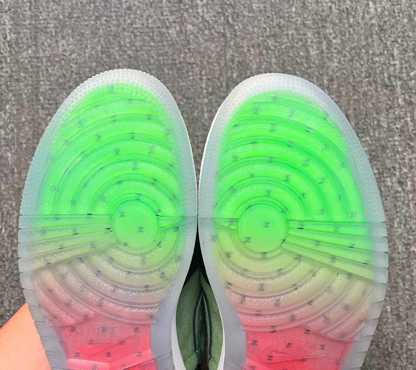Nike Nike AJ1 Green Lowtop Sneakers 10 Men Size US 10 / EU 43 - 8 Thumbnail