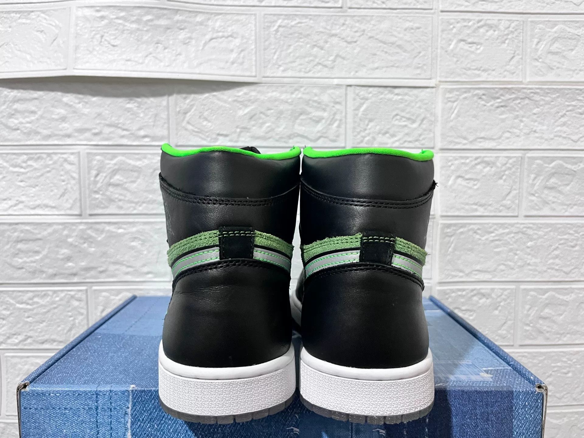 Nike Nike AJ1 Green Lowtop Sneakers 10 Men Size US 10 / EU 43 - 6 Thumbnail