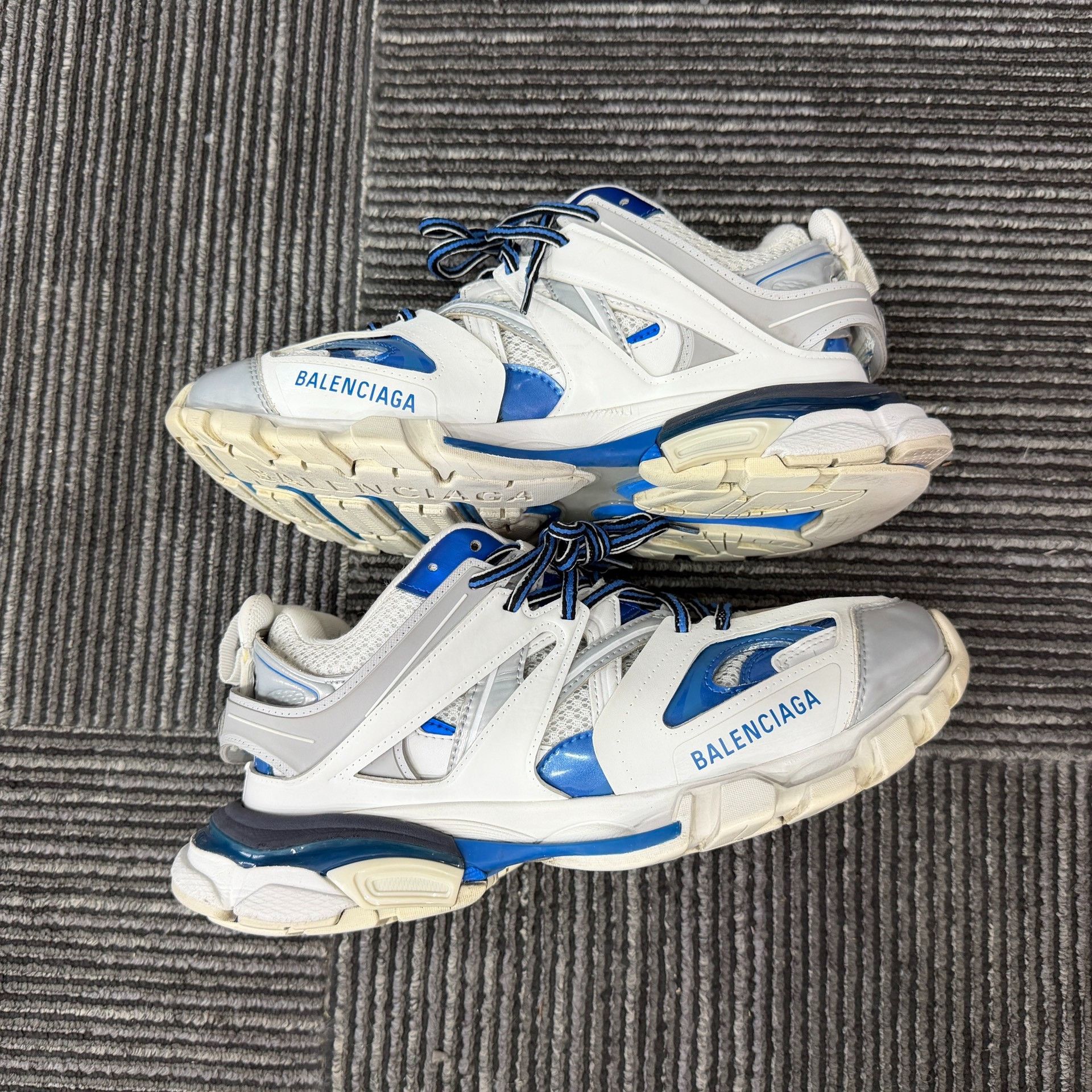 Balenciaga Balenciaga Blue Lowtop Sneakers 7 Men Size US 7 / EU 40 - 2 Thumbnail