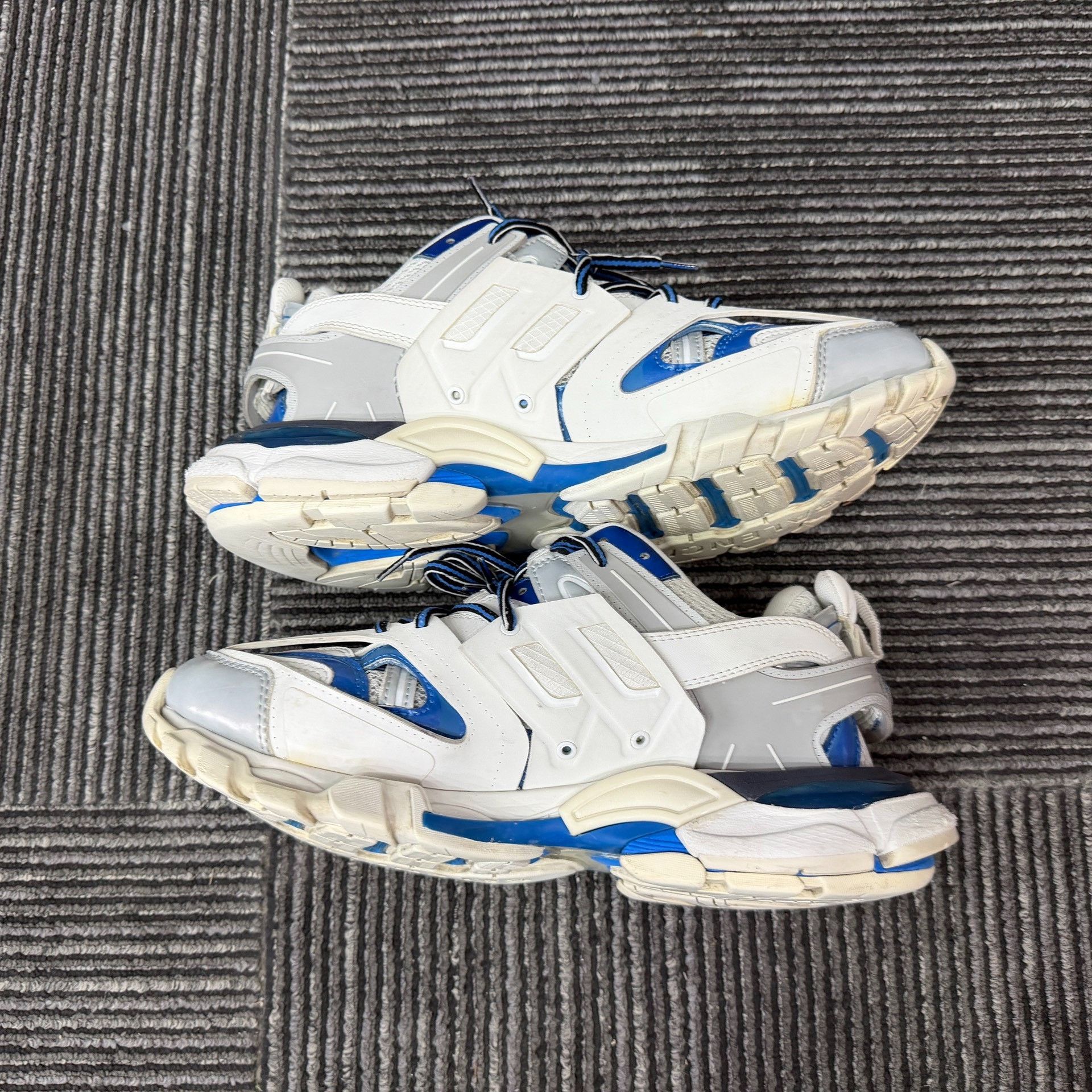 Balenciaga Balenciaga Blue Lowtop Sneakers 7 Men Size US 7 / EU 40 - 3 Thumbnail