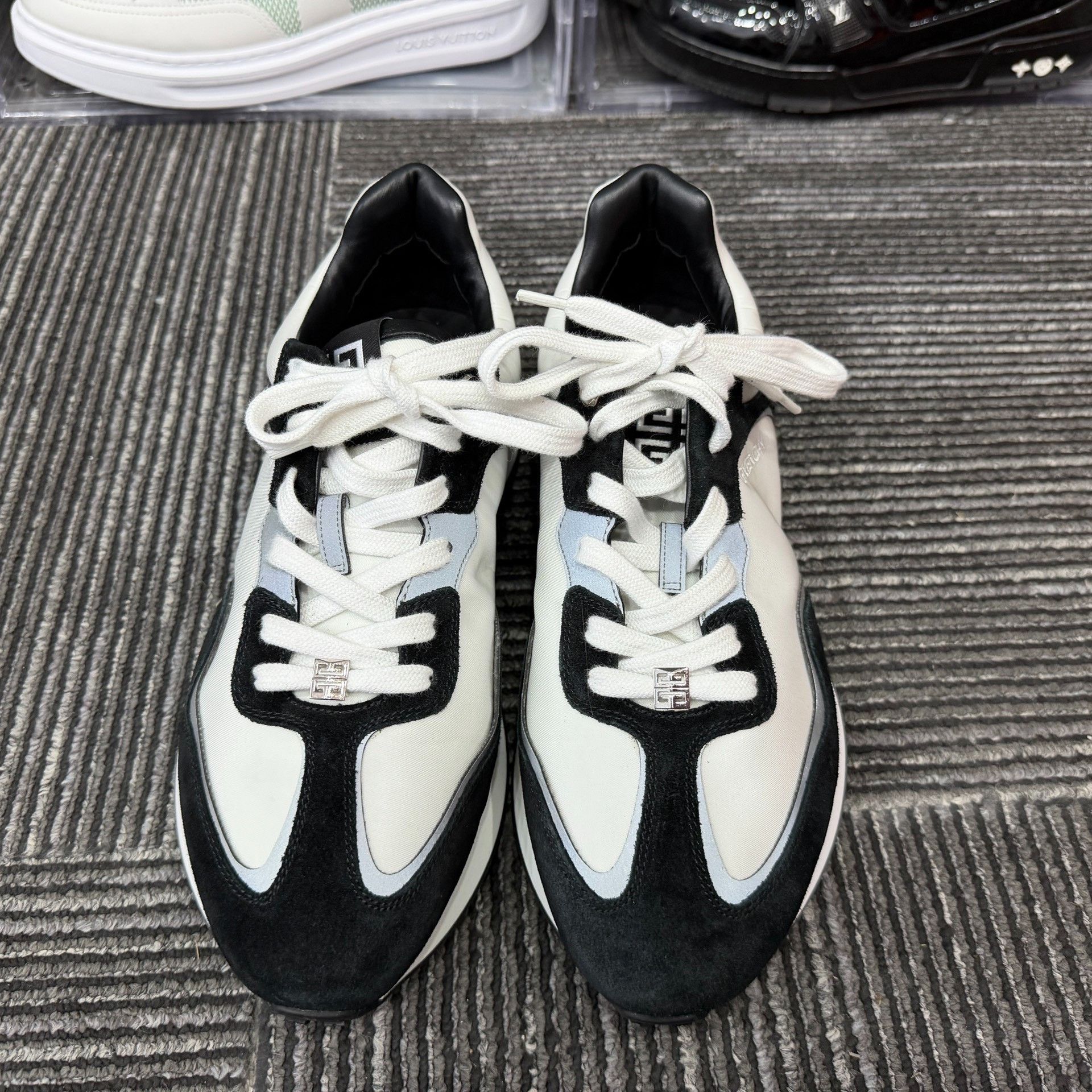 Givenchy Givenchy Running Black Lowtop Sneakers 7 Men Size US 7 / EU 40 - 4 Thumbnail