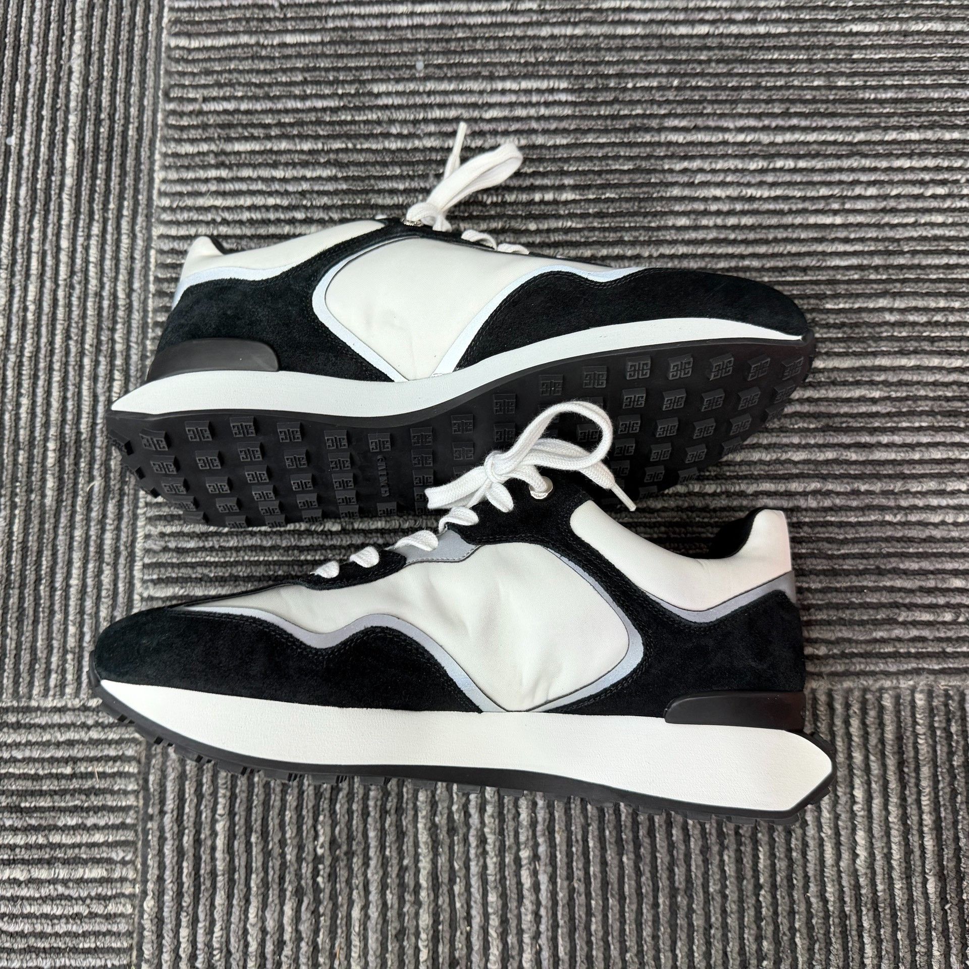 Givenchy Givenchy Running Black Lowtop Sneakers 7 Men Size US 7 / EU 40 - 3 Thumbnail