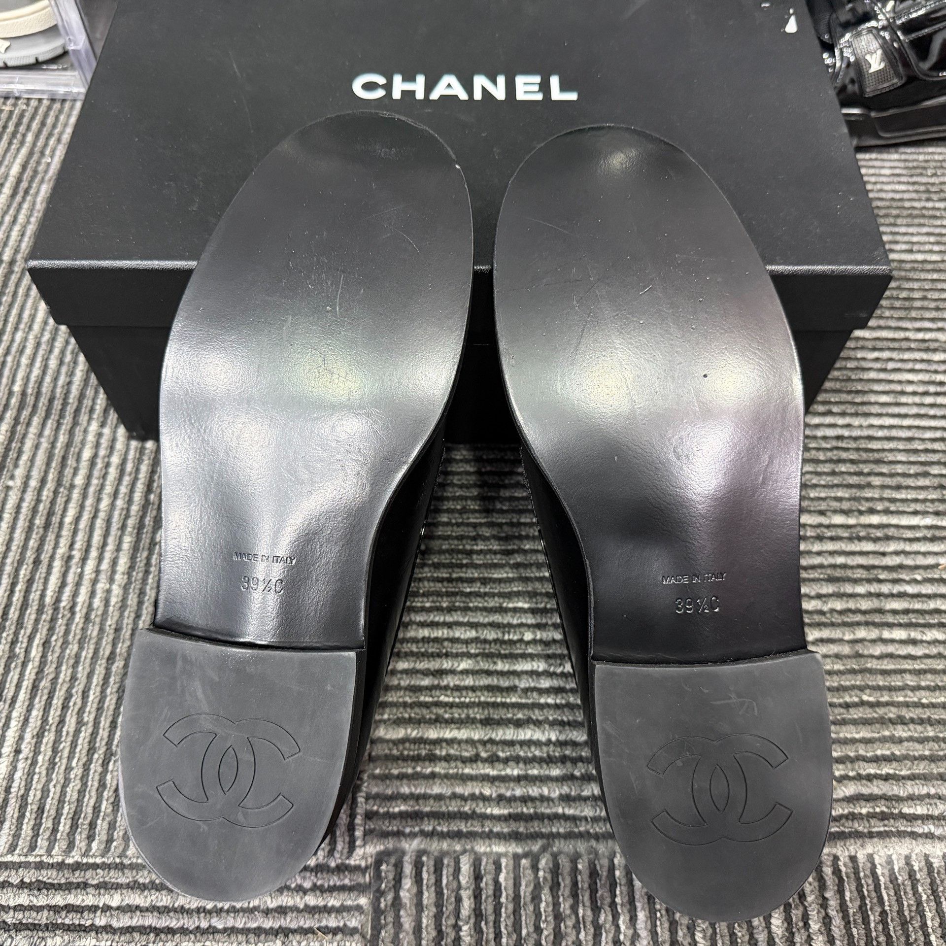 Chanel Chanel Patchwork Lowtop Sneakers us_9 Women Size US 9 / IT 39 - 6 Thumbnail