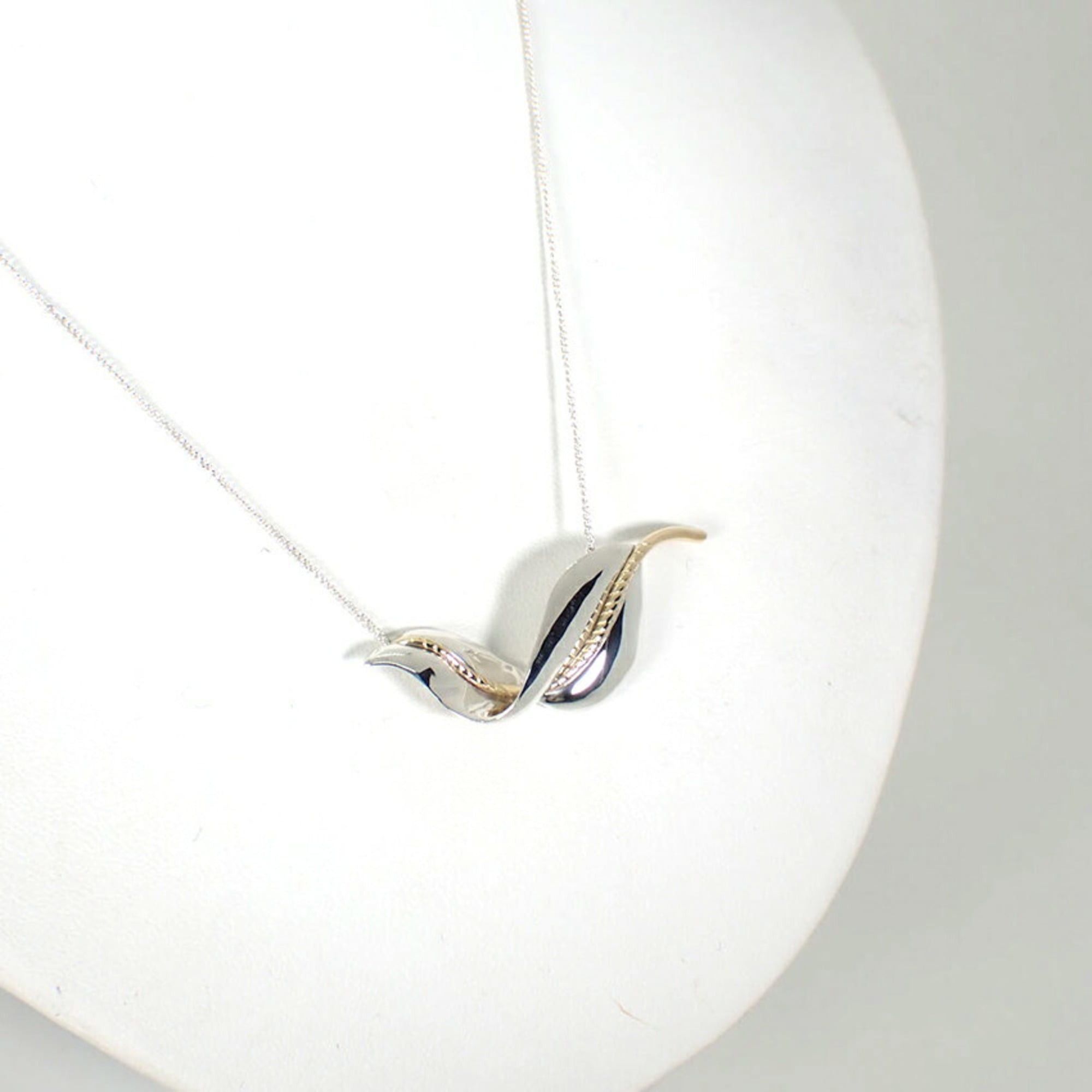 Tiffany & Co. TIFFANY & Co. 925 750 Leaf Pendant Necklace Size ONE SIZE - 4 Thumbnail