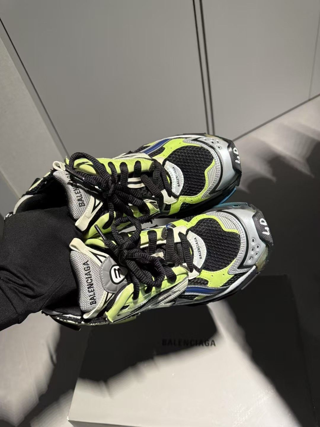 Balenciaga Balenciaga Runner Black Green Size 40 Size US 7 / EU 40 - 2 Thumbnail