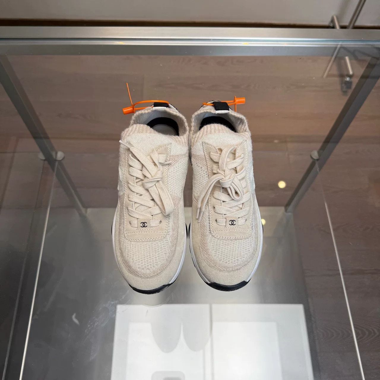 Chanel Chanel 23B Beige Knit Sneakers Size US 5 / IT 35 - 6 Thumbnail