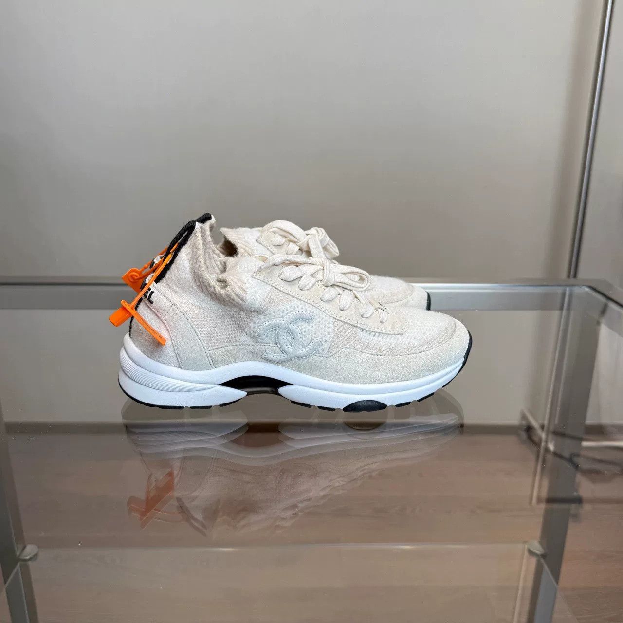 Chanel Chanel 23B Beige Knit Sneakers Size US 5 / IT 35 - 2 Thumbnail