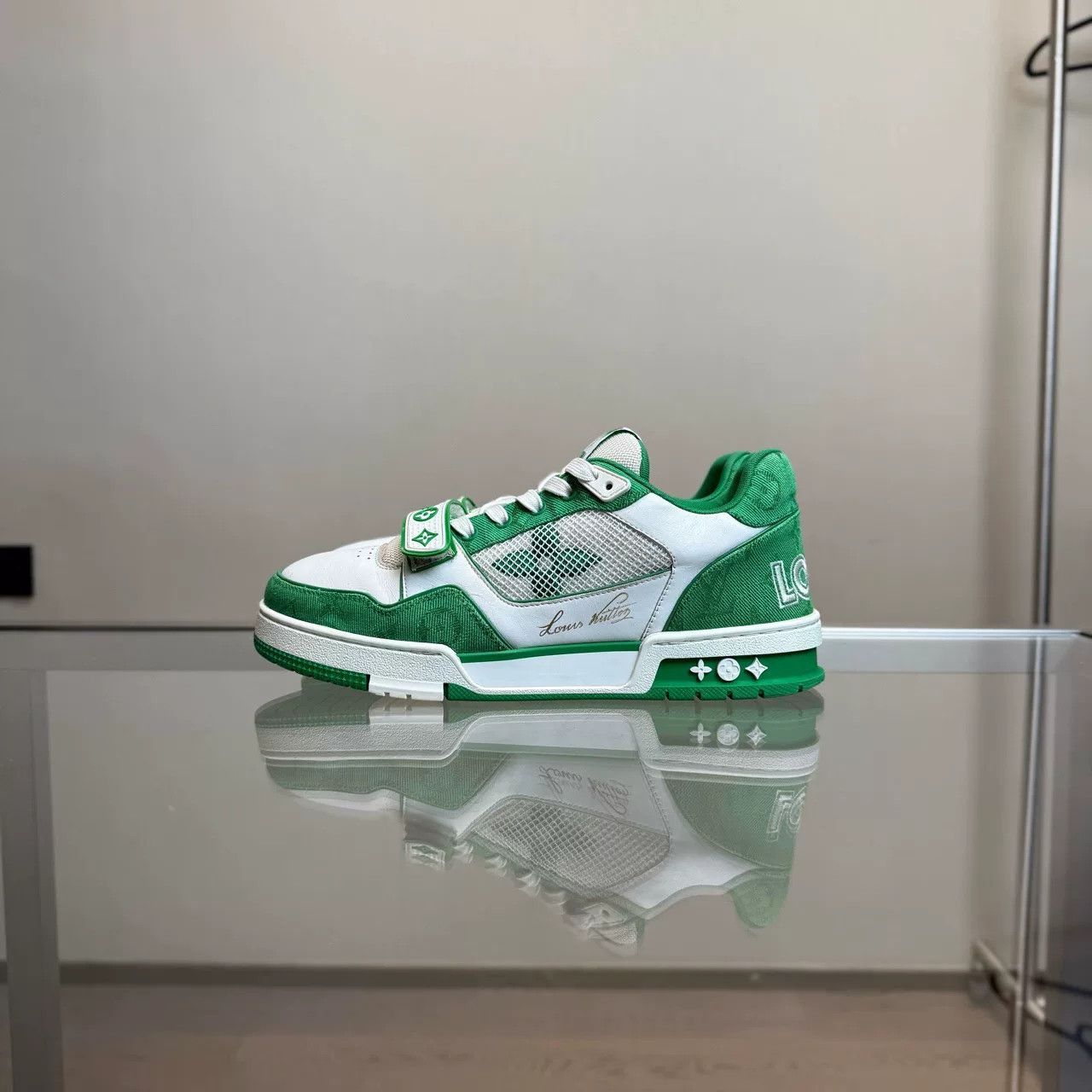 Louis Vuitton LV Trainer White Green Velcro Size US 9.5 / EU 42-43 - 3 Thumbnail