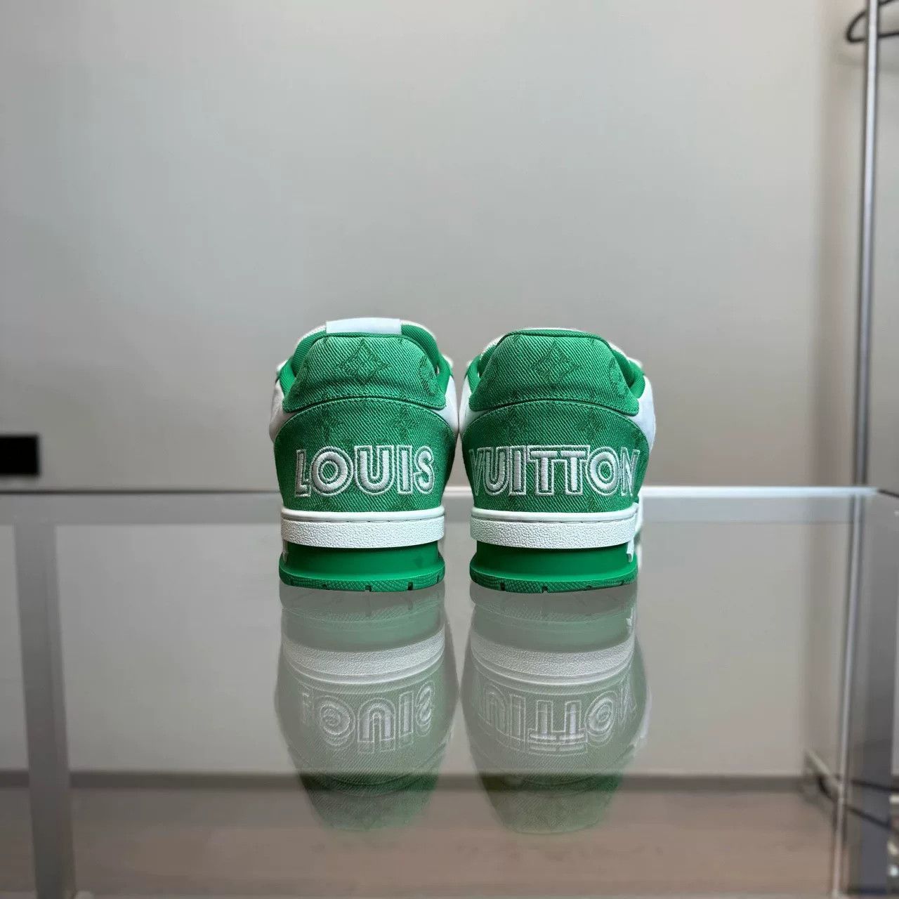 Louis Vuitton LV Trainer White Green Velcro Size US 9.5 / EU 42-43 - 6 Thumbnail