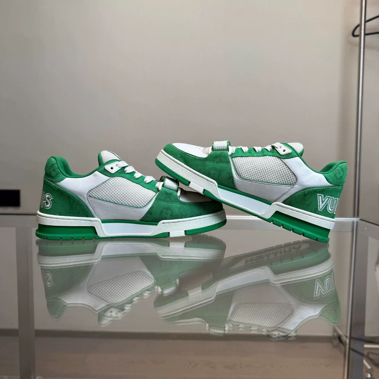 Louis Vuitton LV Trainer White Green Velcro Size US 9.5 / EU 42-43 - 5 Thumbnail